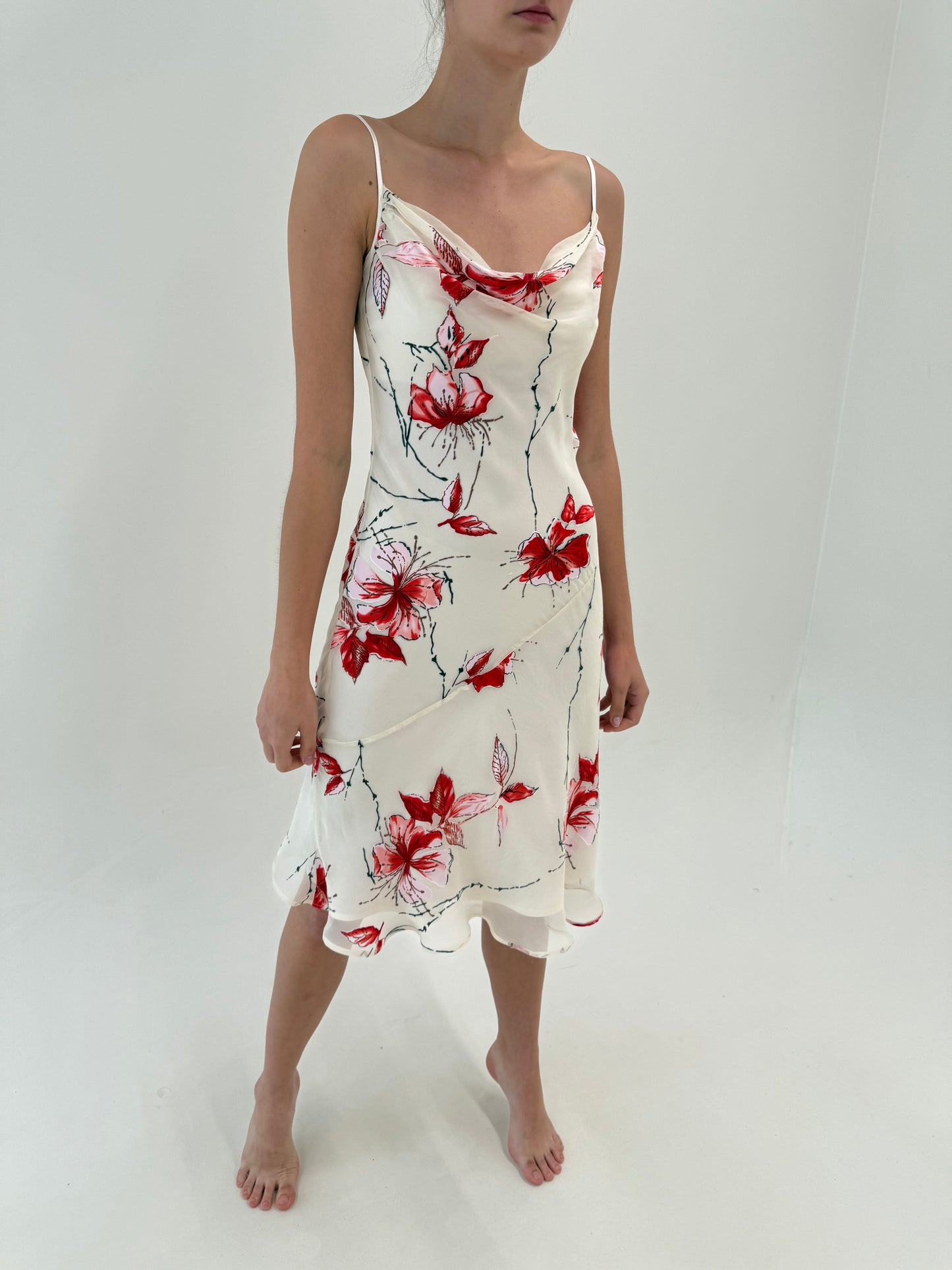 Rochie din mătase naturală tip furou midi în bie cu print floral de la zi la seară