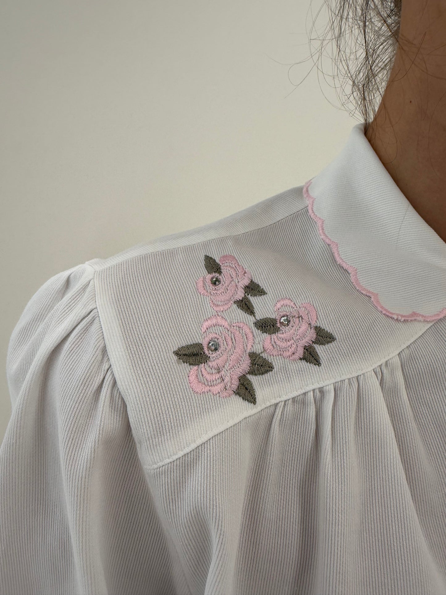 Camasa vintage cu broderie din bumbac excepțional in croi drapat