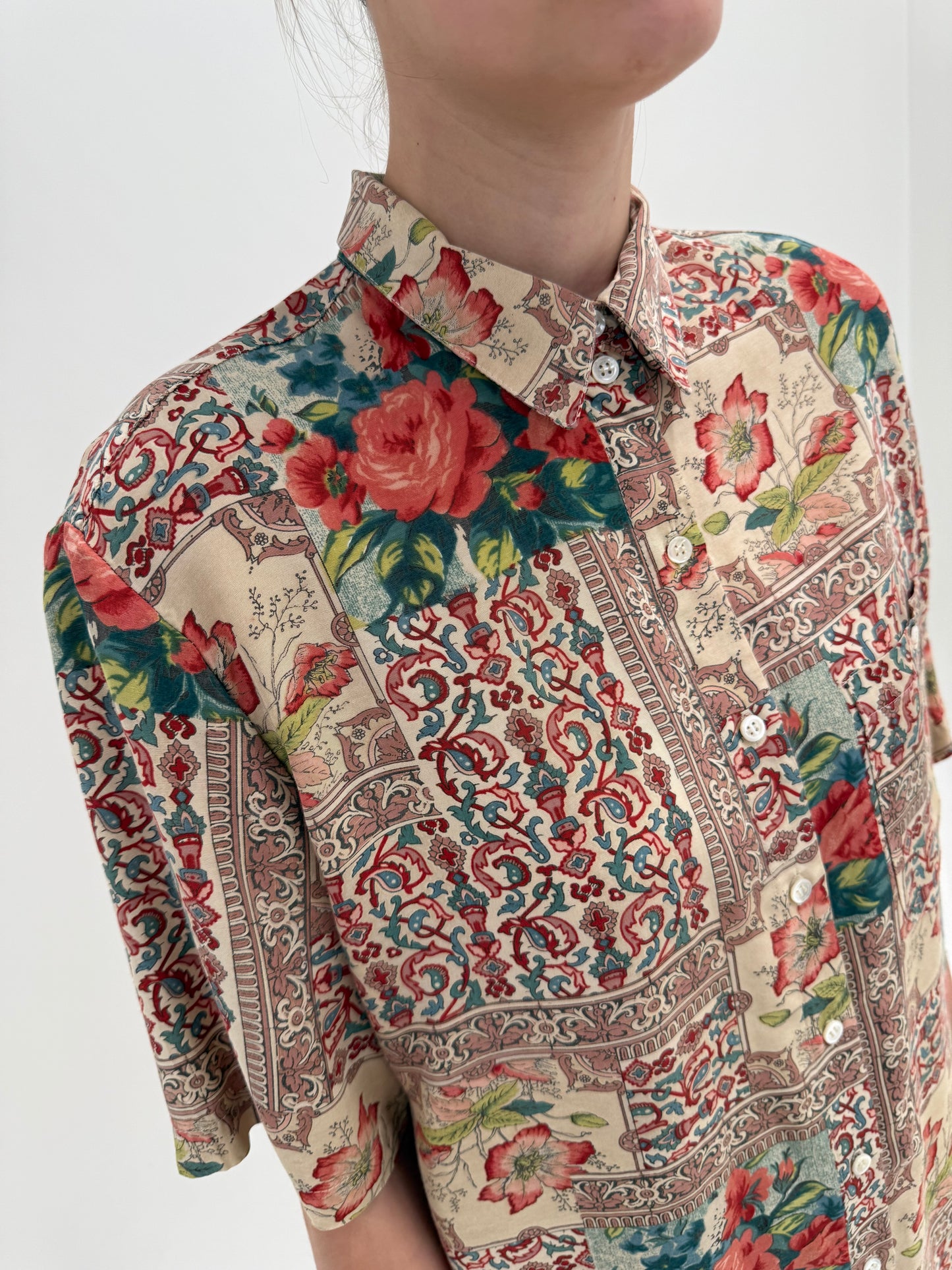 Cămașa vintage camel din panzica  mătase naturală raw cu print superb