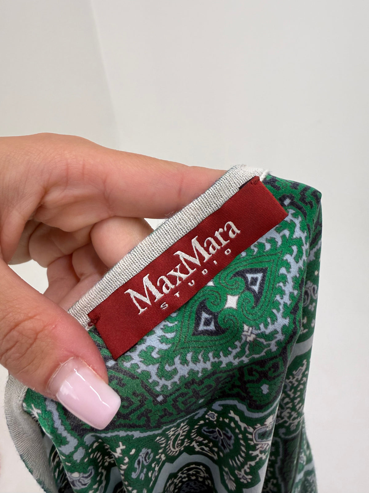 Pulover Max Mara cu fata din mătase naturală și restul tricot de lana cu print superb