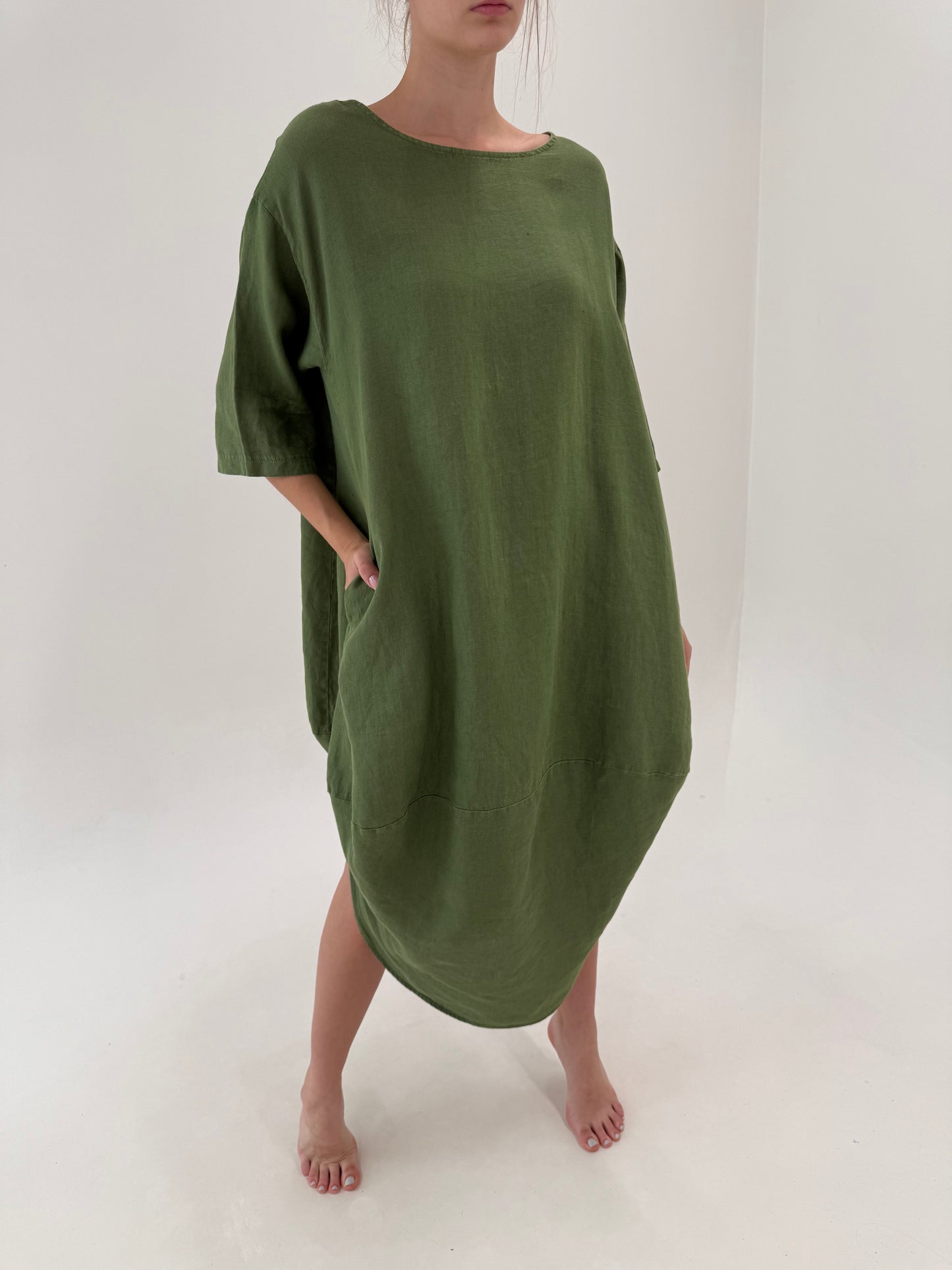 Rochie maxi italiană cu buzunare în croi deosebit volumizat minimalist din in