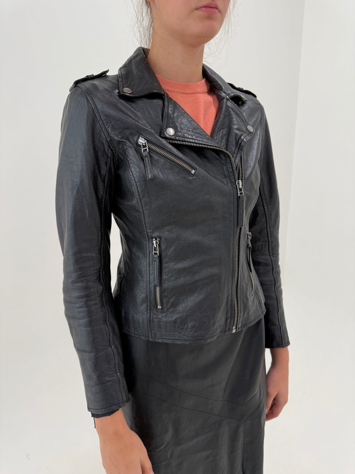 Geaca biker cambrata din piele naturală extra moale