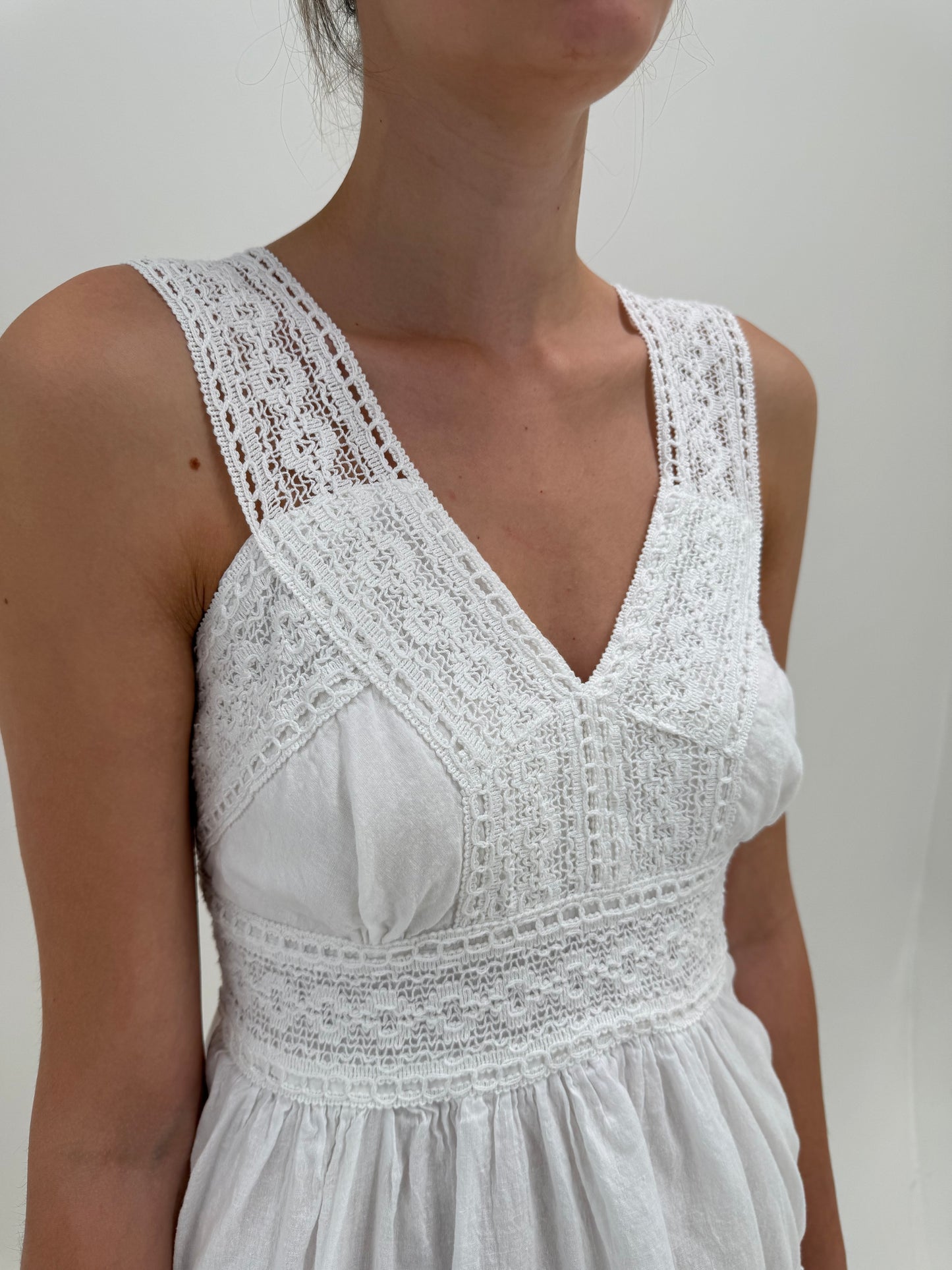 Rochie albă din cea mai moale și fină panzica de bumbac cu dantelă macrame