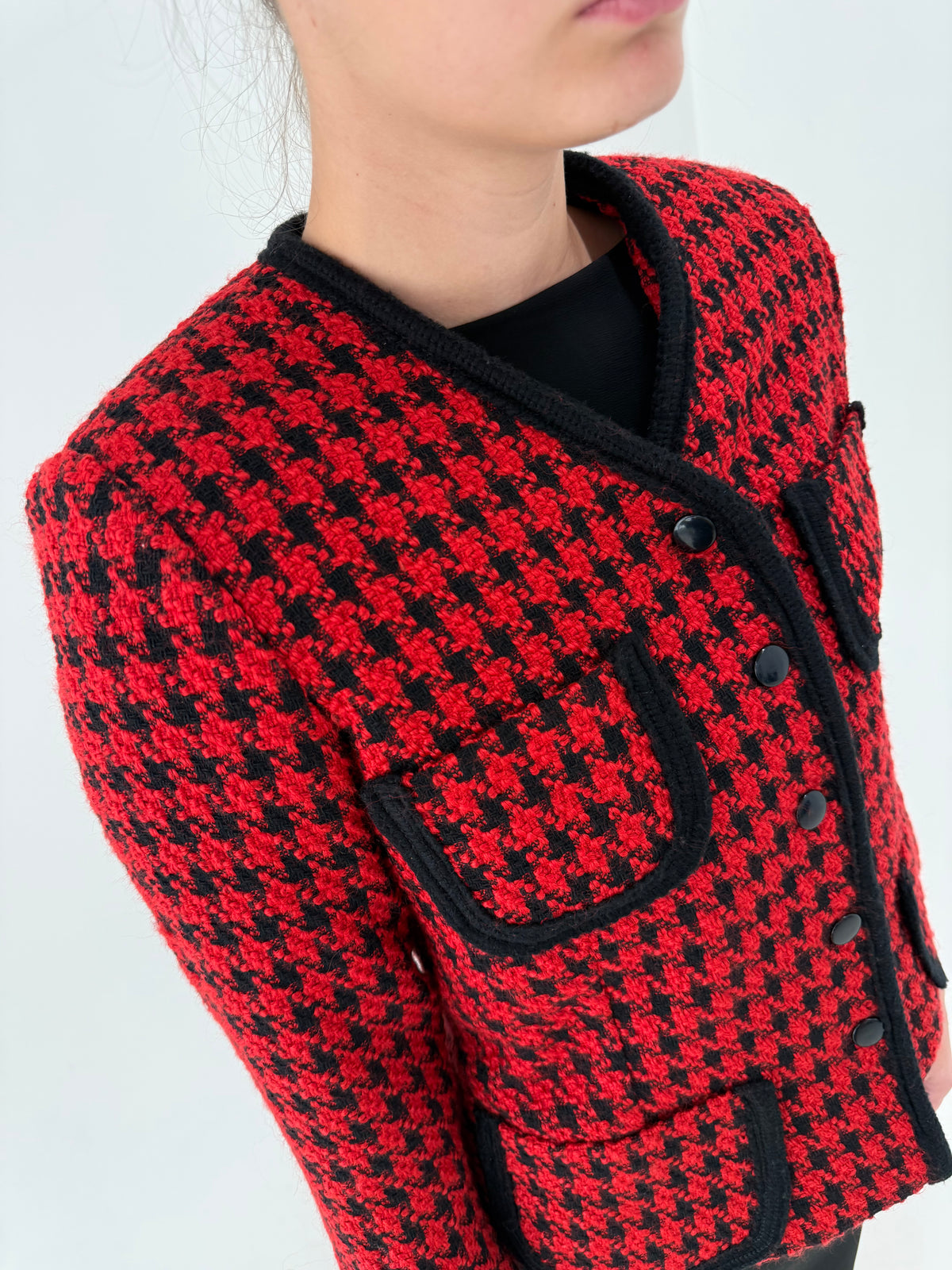 Sacou petite în stil Chanel din tweed pied de coq din lana extrafina