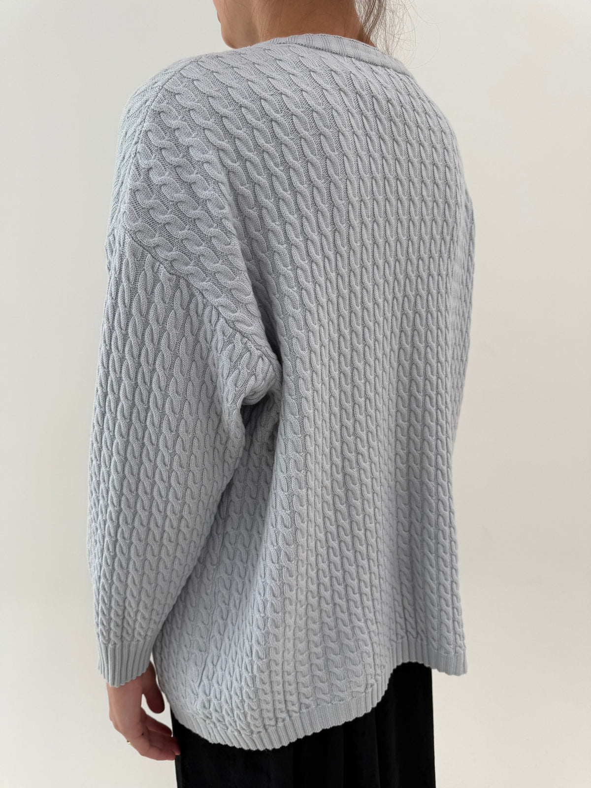 Cardigan petite dusty baby blue cu torsade în croi lung din lana merino extrafina