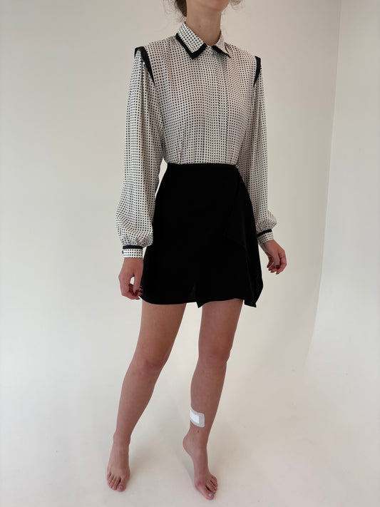 Fustă neagră mini petecuta din lana pura extrafina certificată