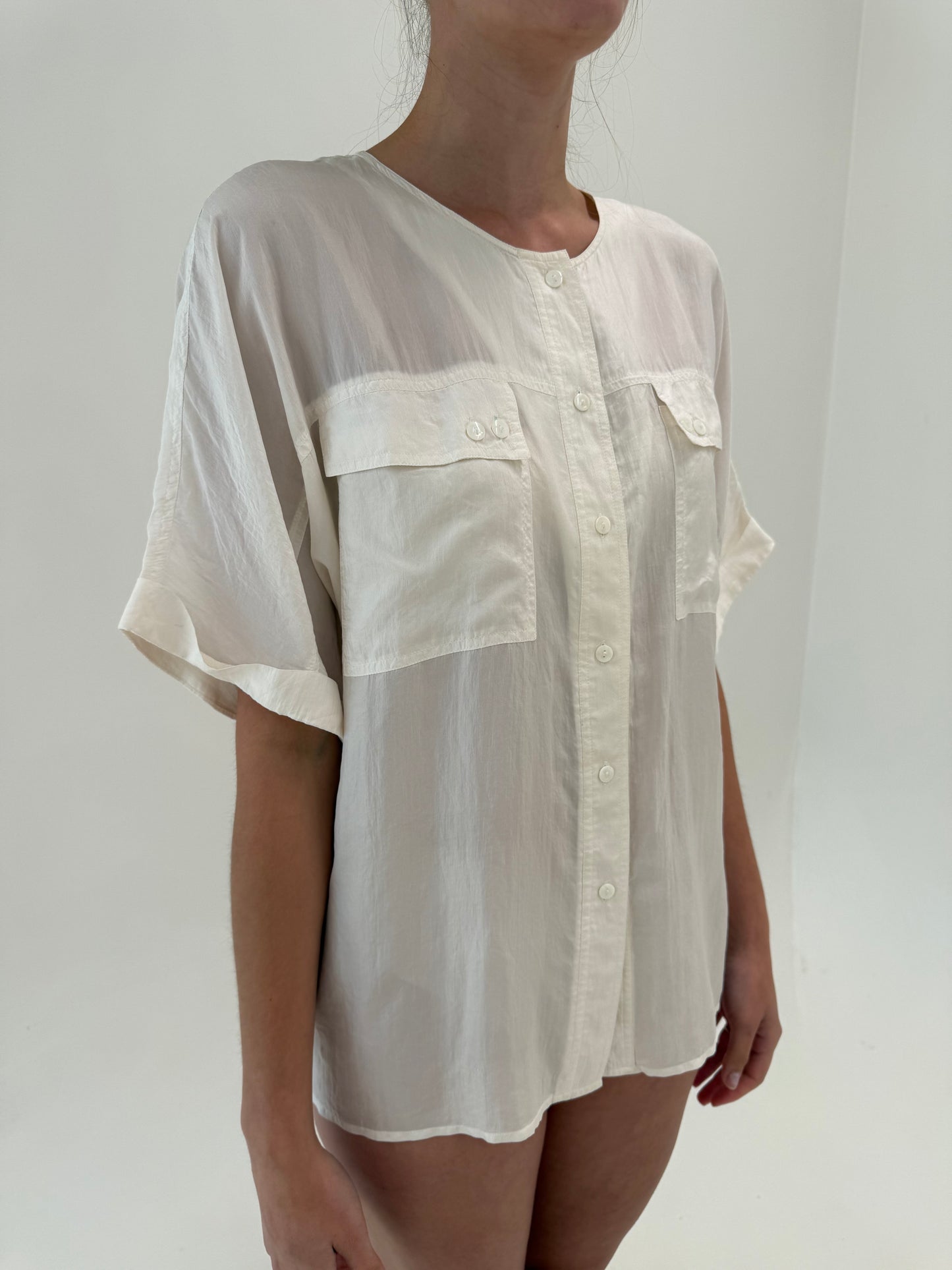 Cămașa butter white din mătase matuala în croi retro modern lejer