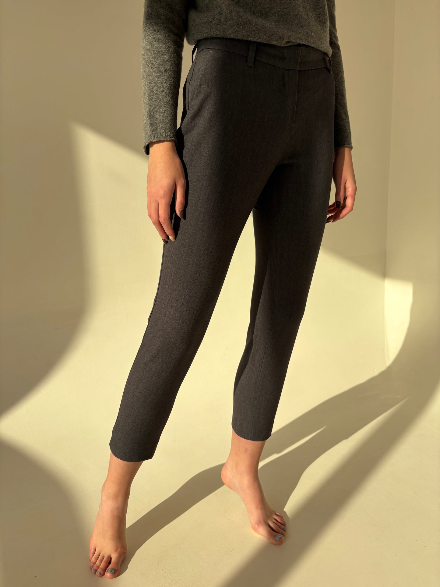 Pantaloni business petite din stofita strech in croi clasic