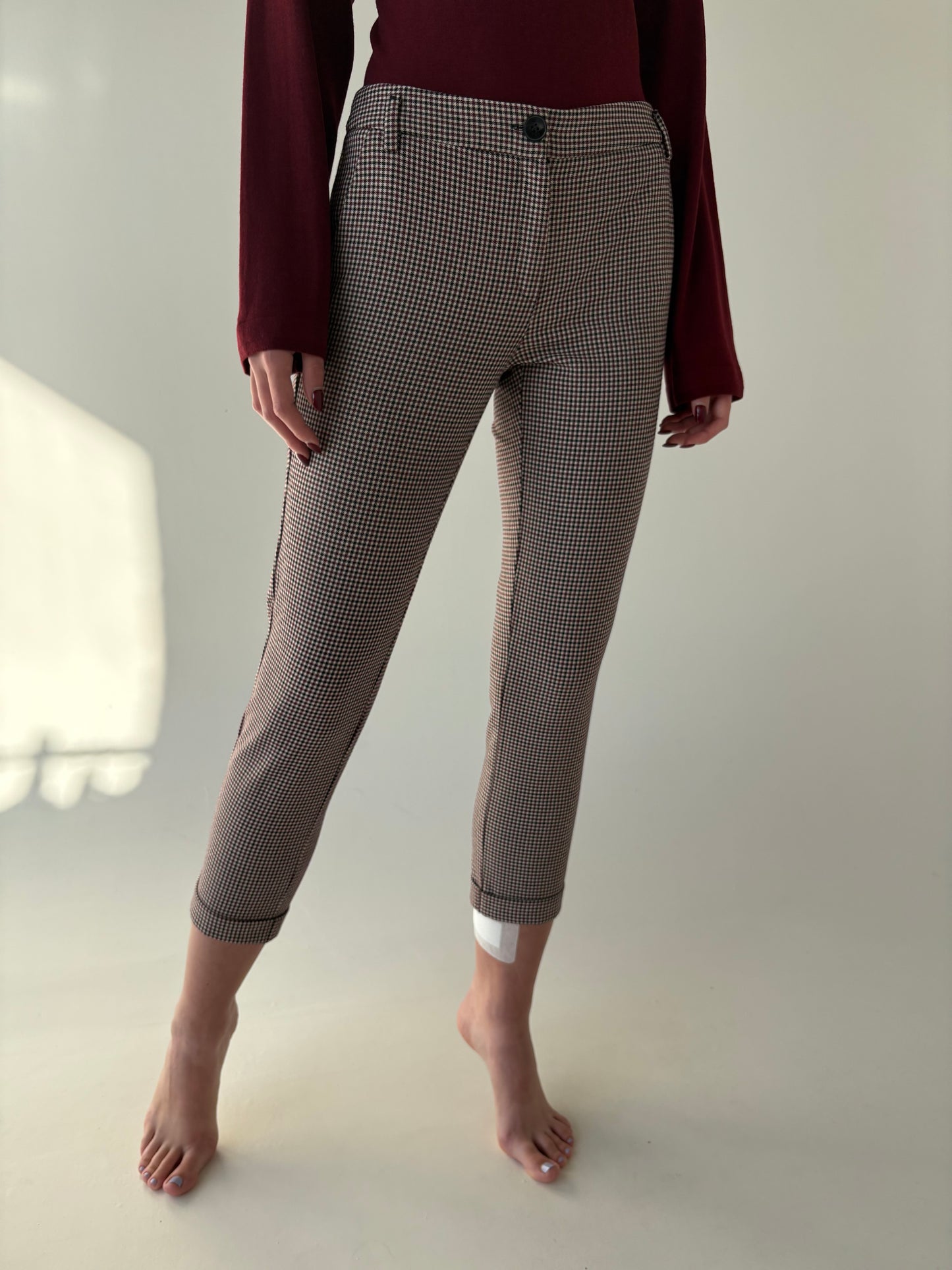 Pantaloni petite Marella by Max Mara în carouri cu burgundy ușor modelatori