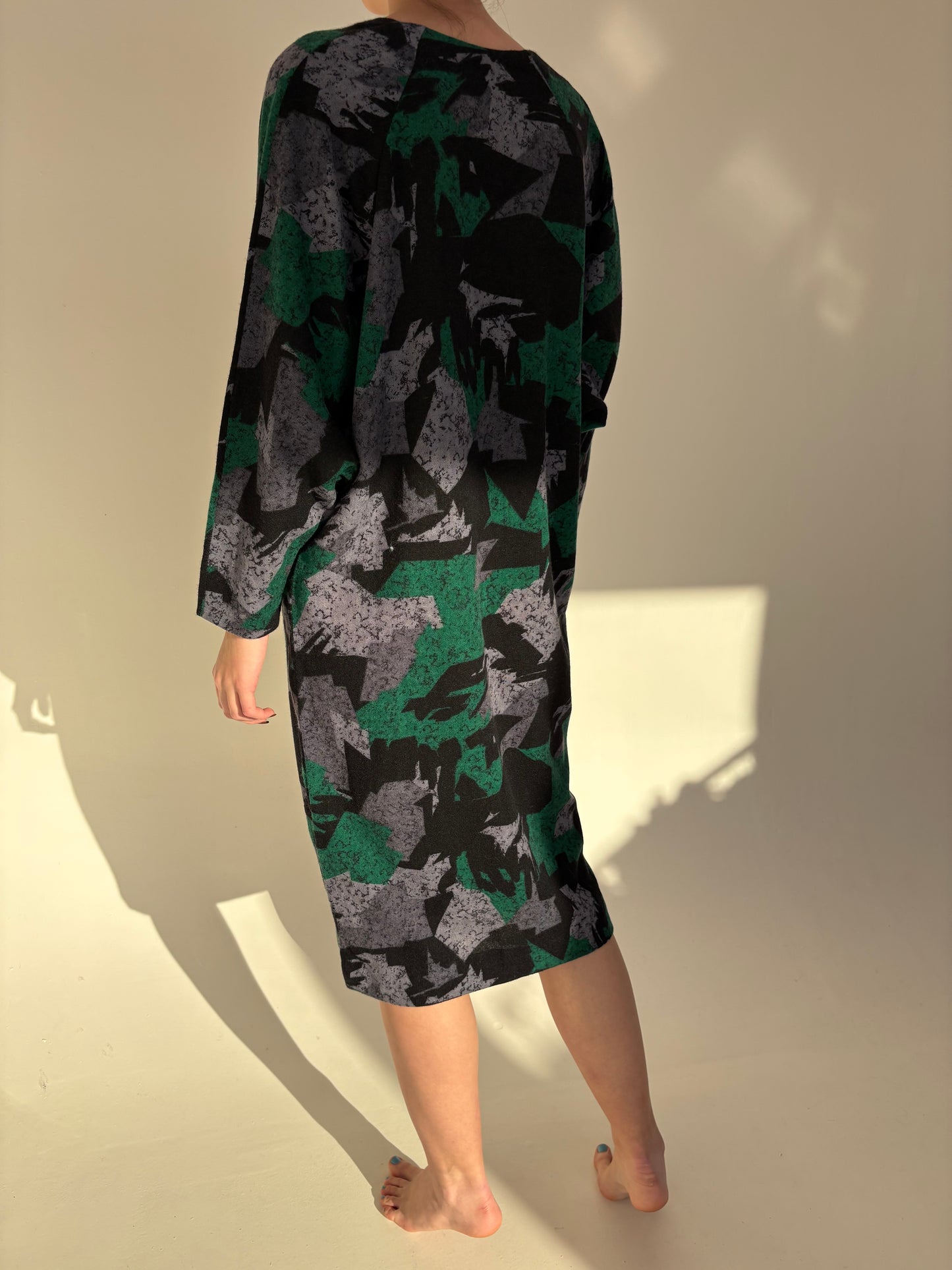 Rochie vintage din tricot dens de lana extrafina în croi retro modern