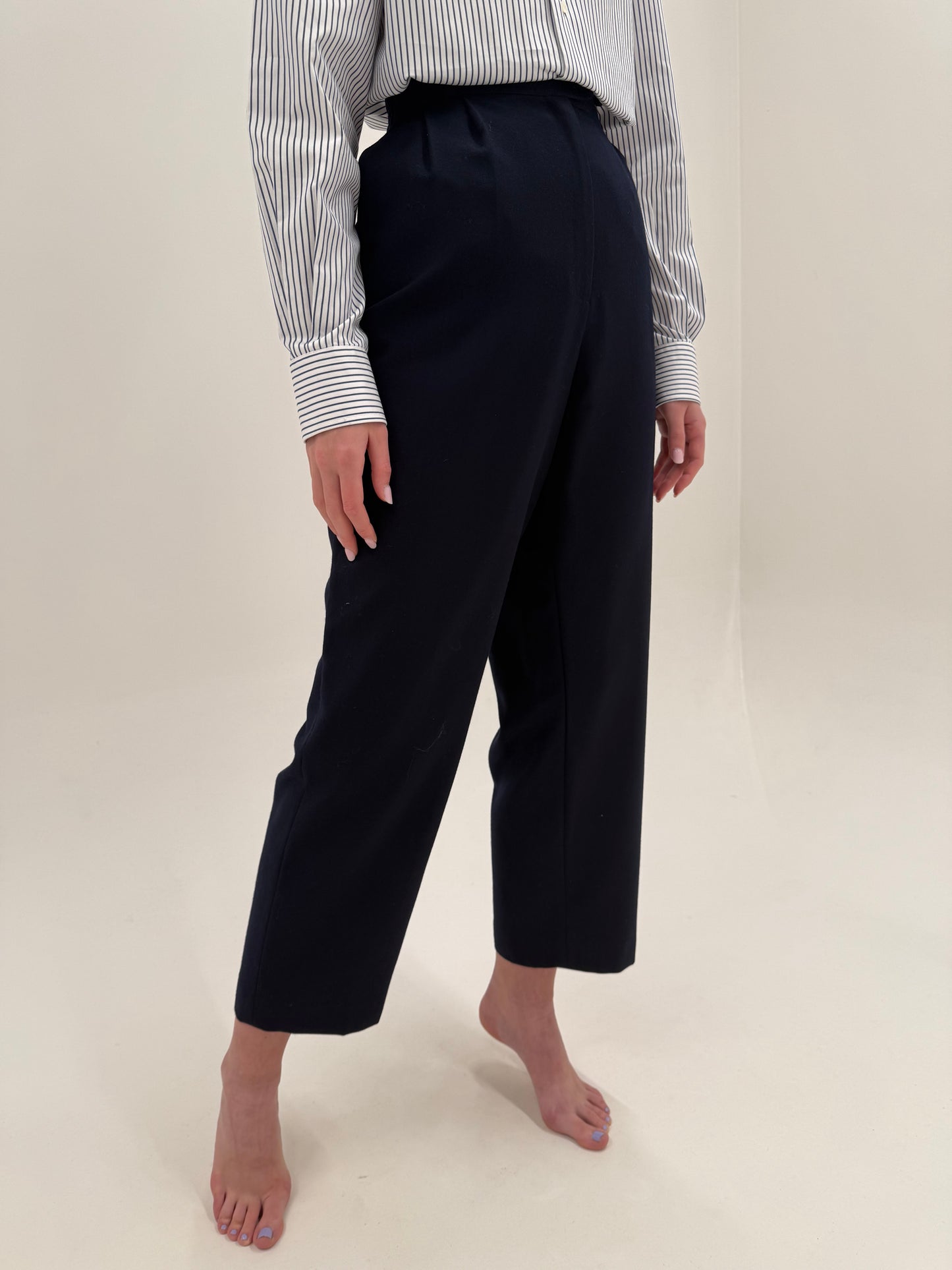 Pantaloni jeans blue cu talie ultra înaltă și pense din lana groasă