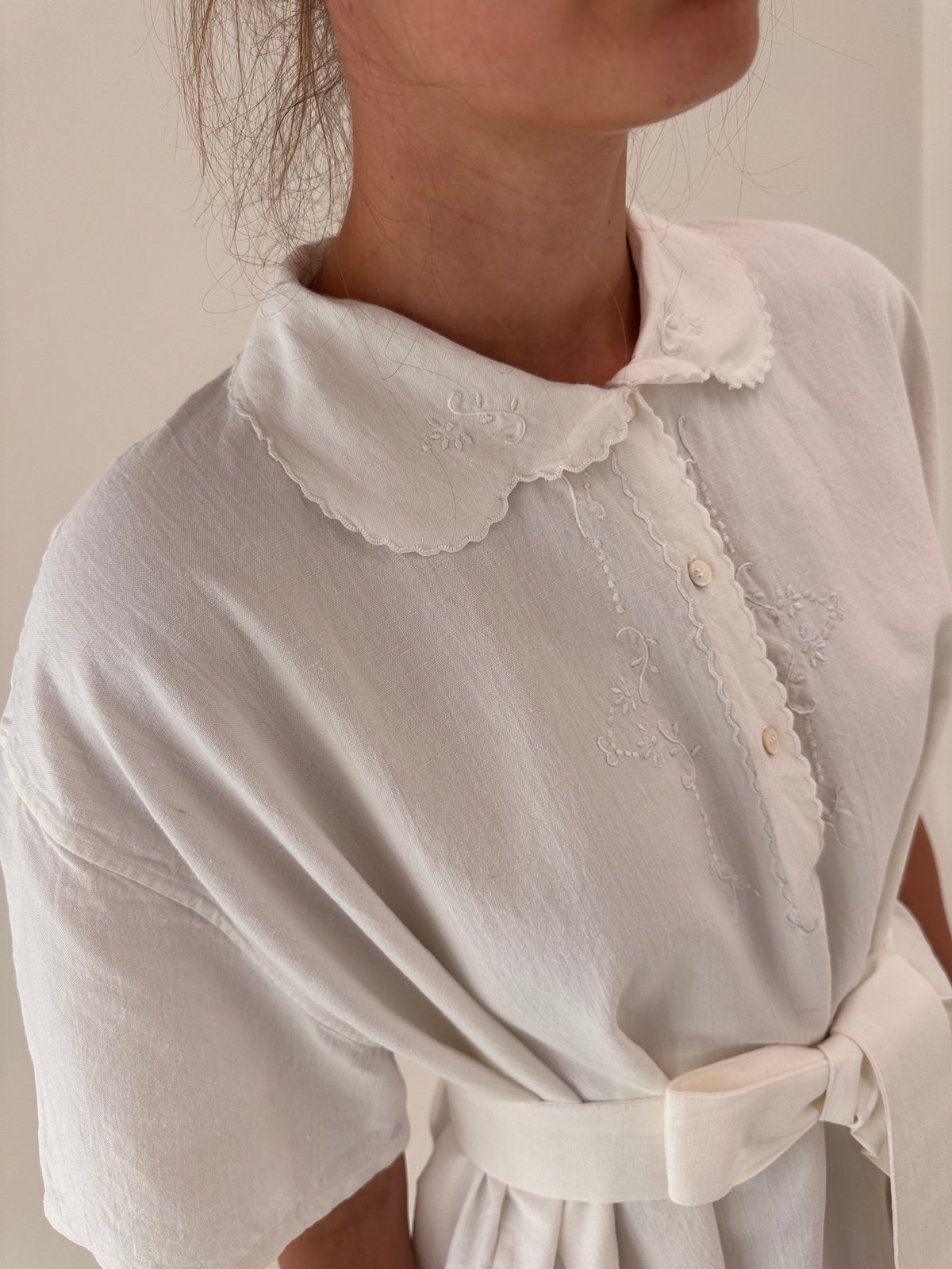 Rochie maxi bijuterie cu broderie manuală din panza excepțională de in