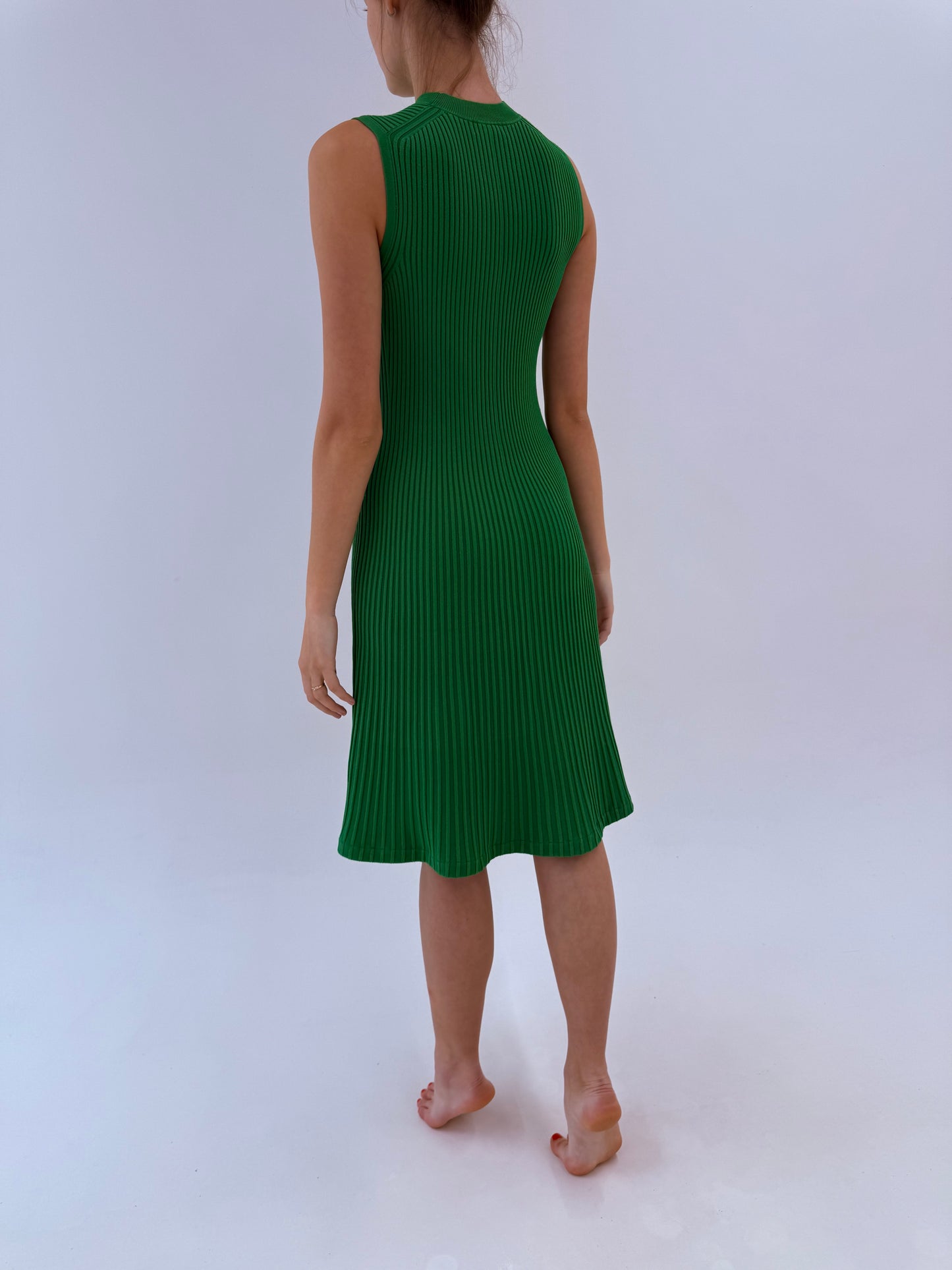 Rochie din jerse ribbed verde smarald în croi cambrat