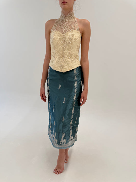 Fustă cu influențe asiatice din organza brodată in stil kebaya modernizat