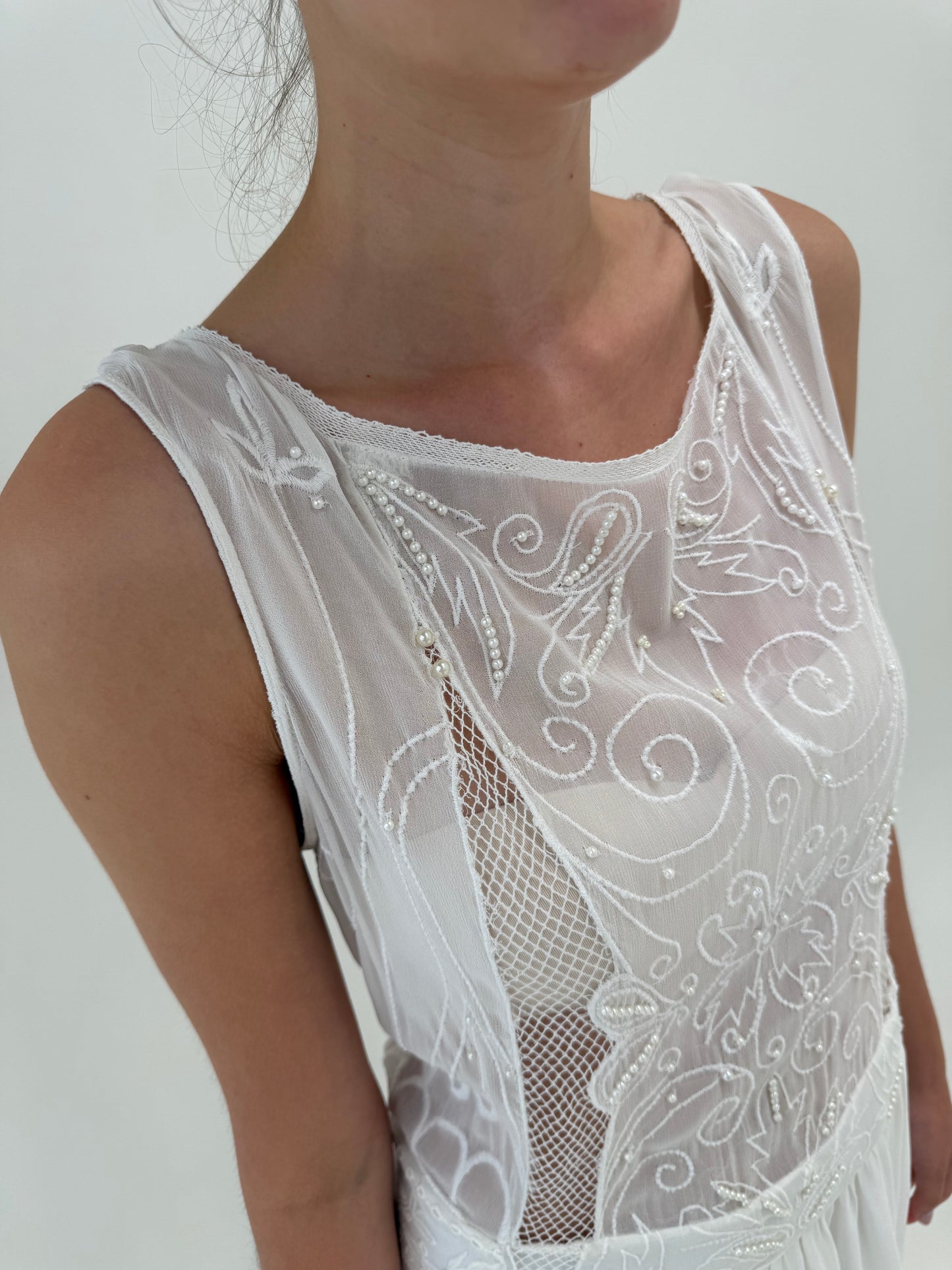 Rochie maxi cu broderie și aplicații manuale de inspirație de ani 20 Gatsby