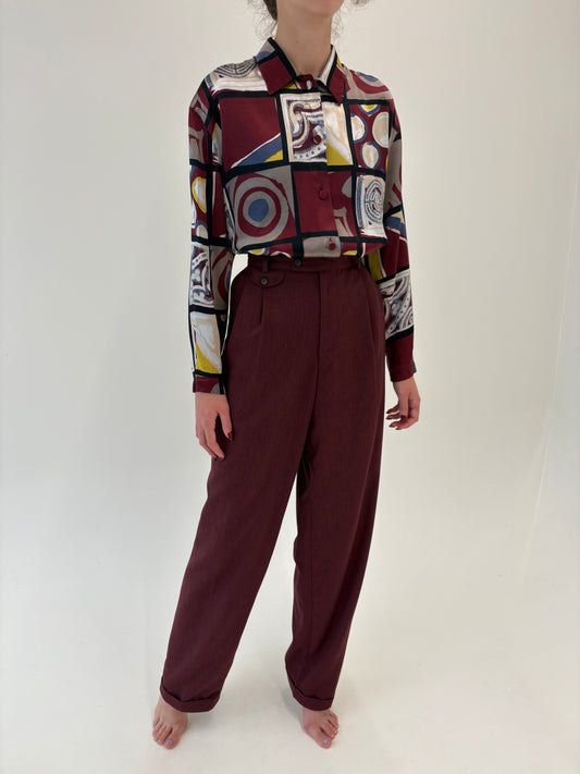 Pantaloni tall burgundy cu pense din mix de lana extrafina