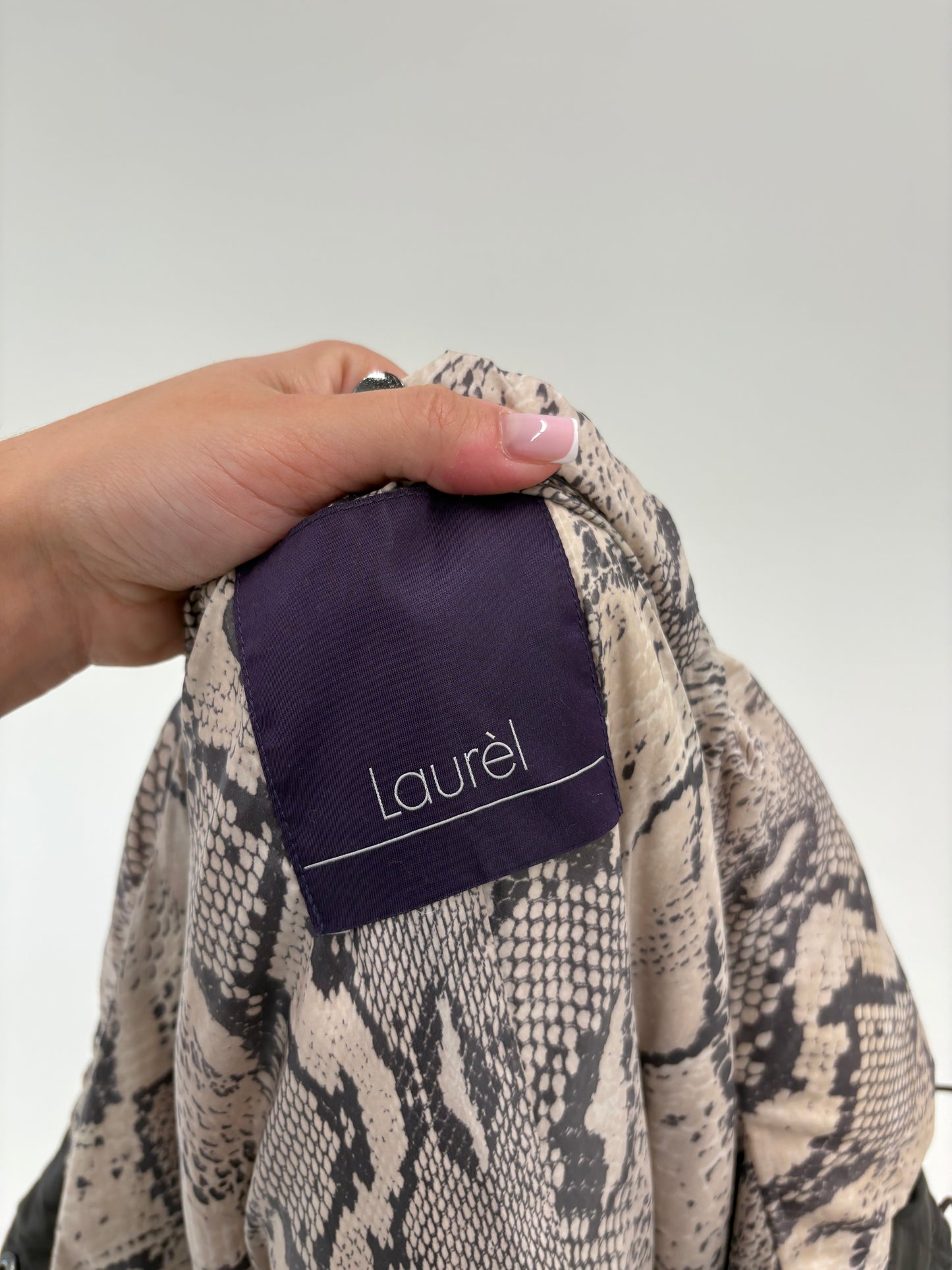 Geacă din puf luxury Laurel by Escada cu glugă si interior snake print