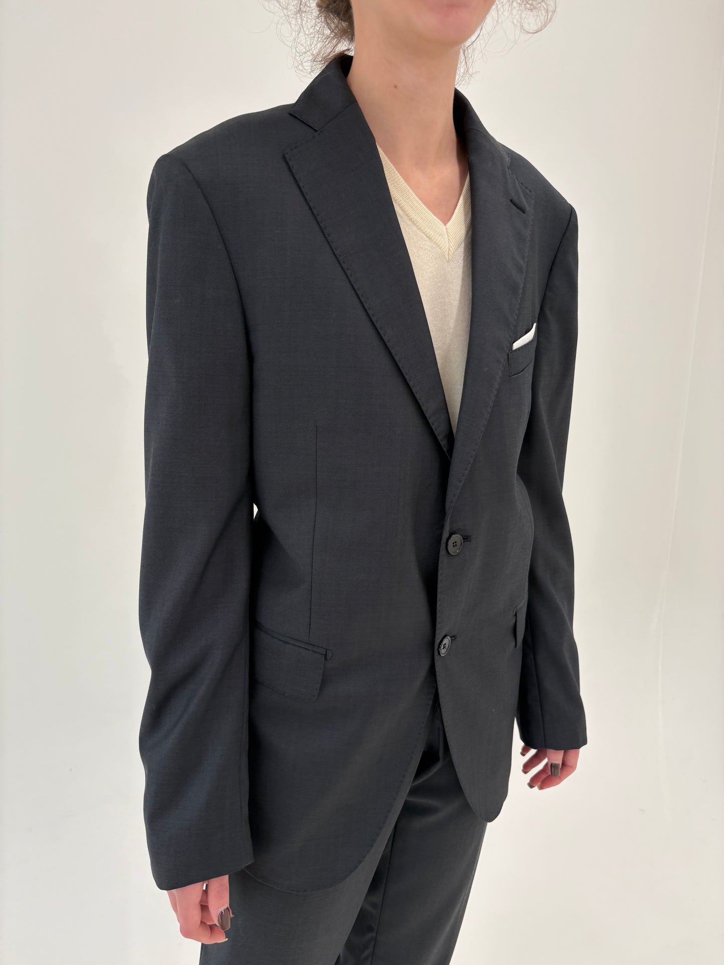 Costum italian din lana merino extrafina super 110’s in croi actual