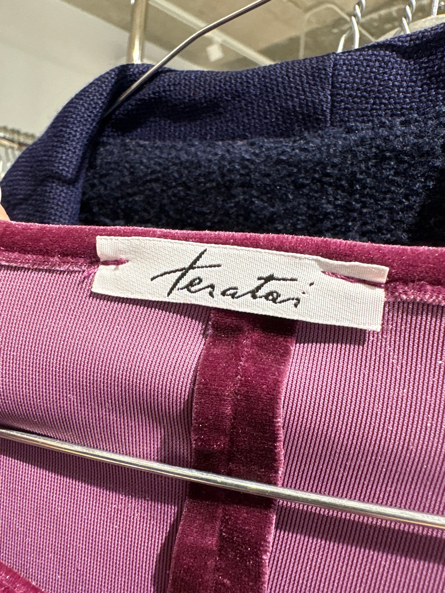 Rochie din catifea plum cu volane