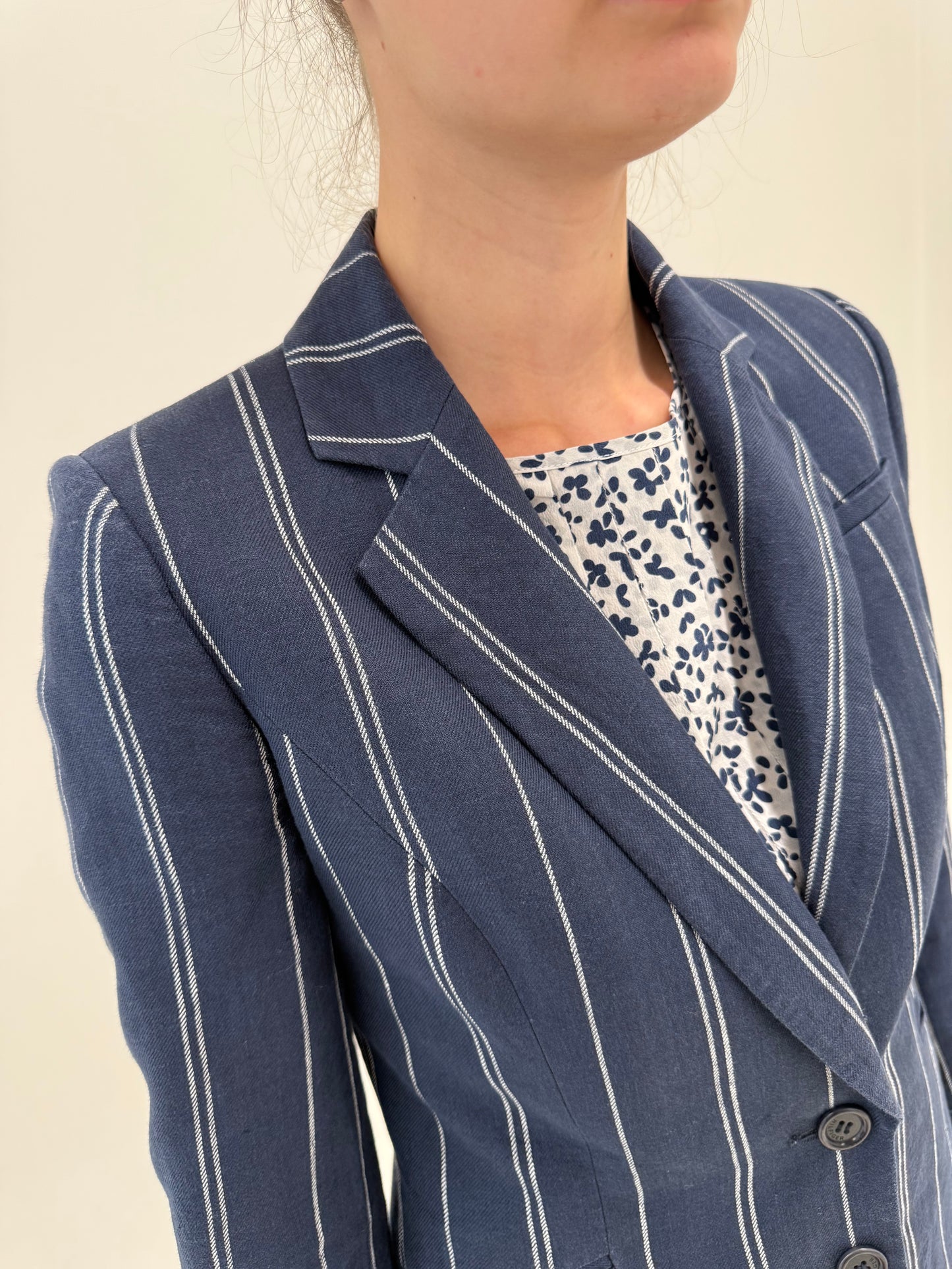 Sacou clasic Tommy Hilfiger din in cu dungi fine verticale