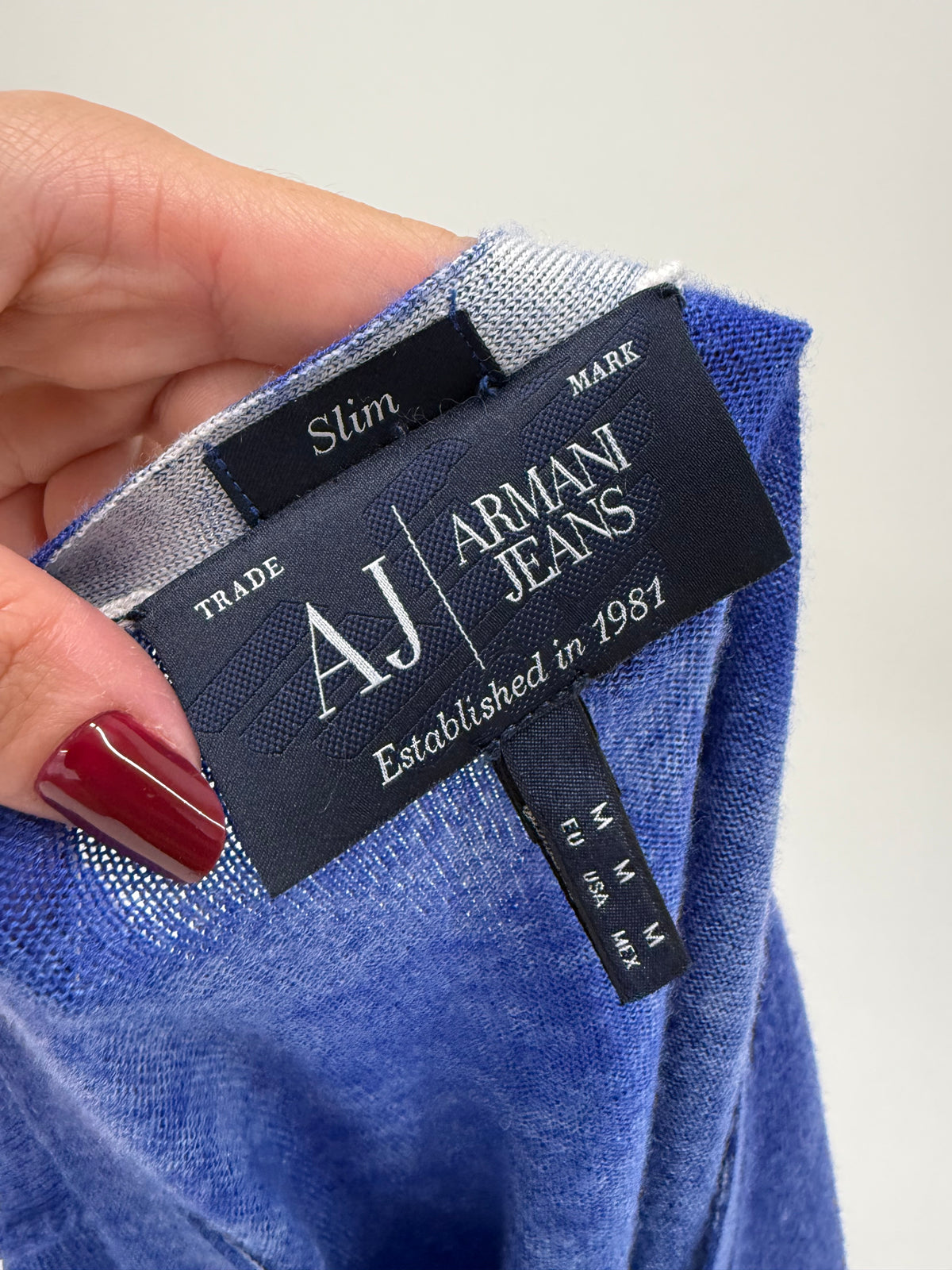 Pulover Armani cornflower blue din lanita extrafina în anchior