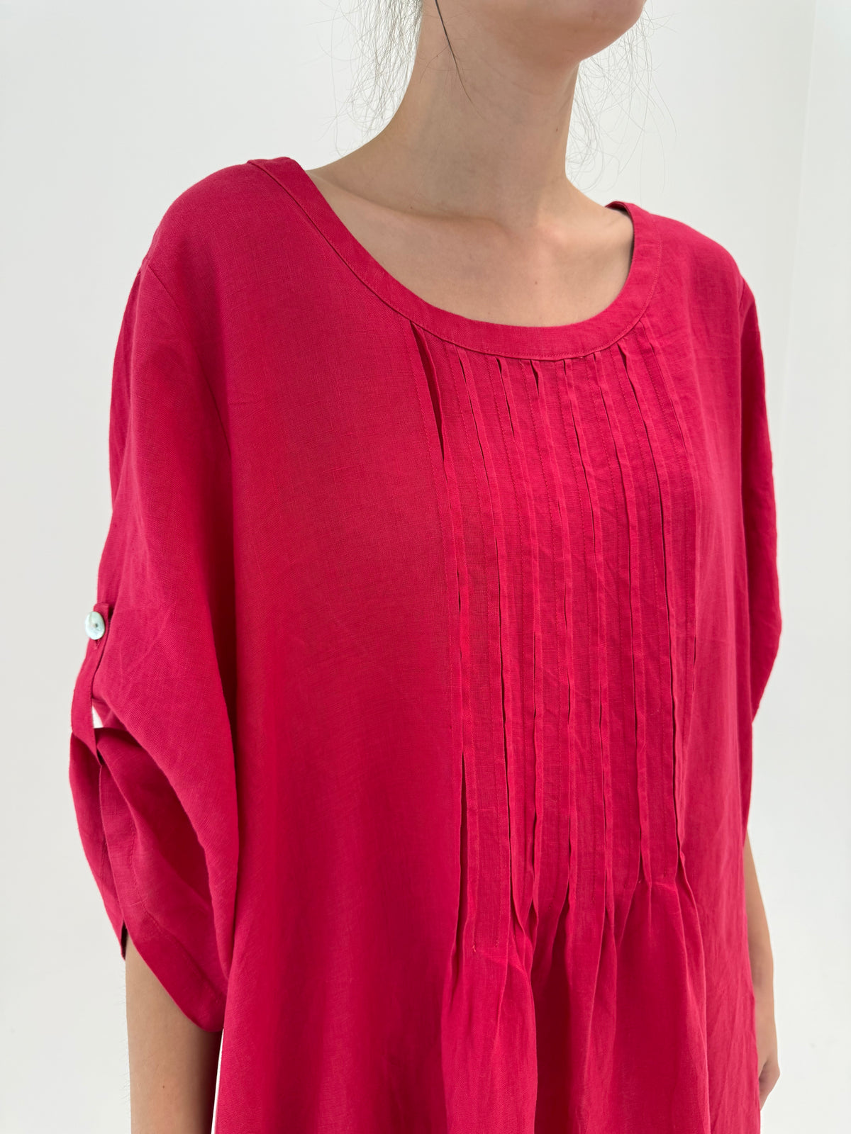 Rochie din in premium raspberry red cu buzunare și mânecă reglabilă în croi lejer