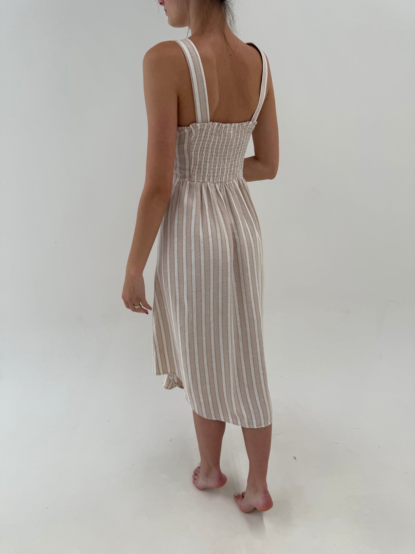 Rochie în dungi camel din pânză cu talie ultra înaltă marcată
