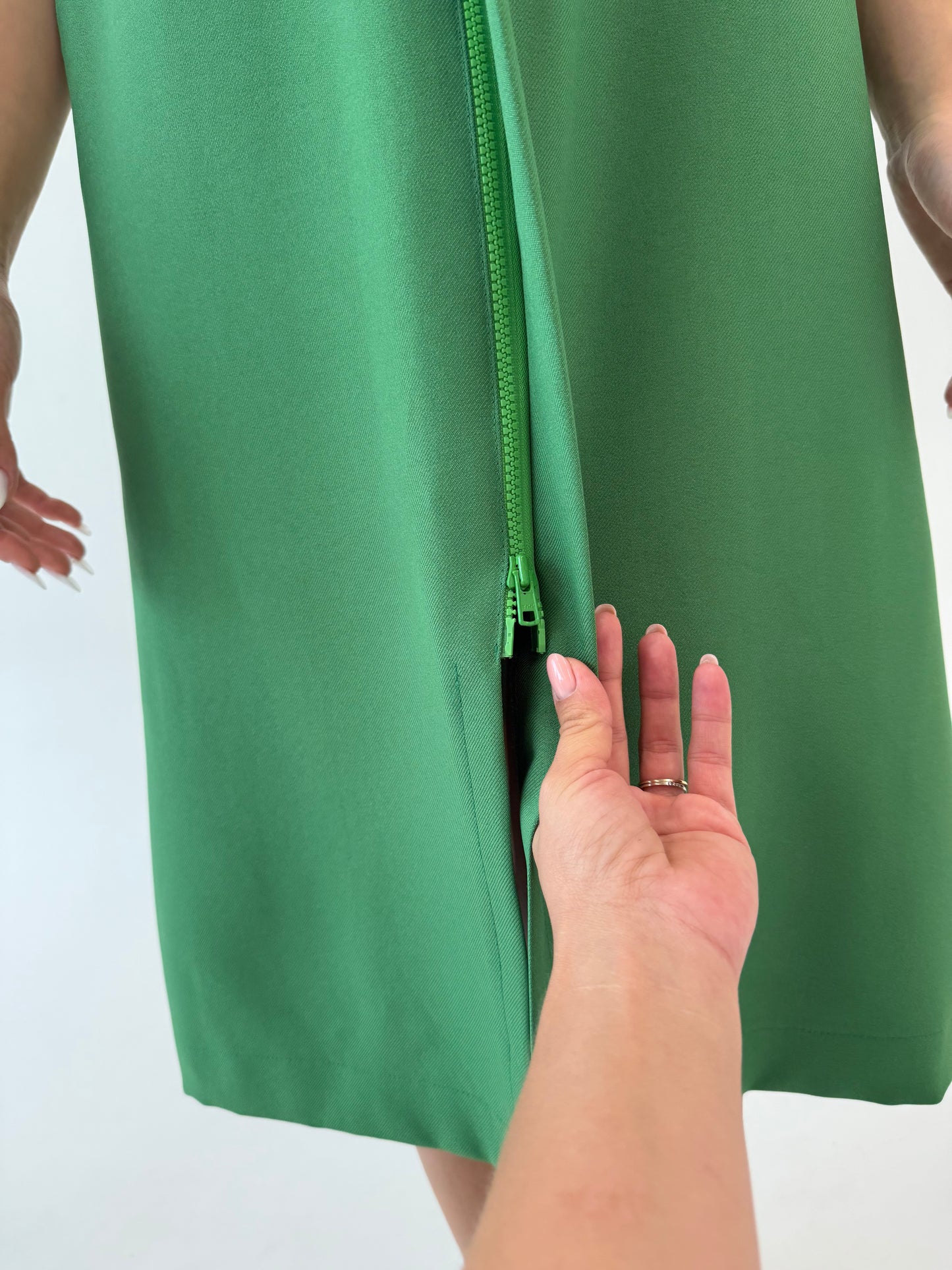 Rochii old vintage sfârșit de ani 60 verde tare din stofita