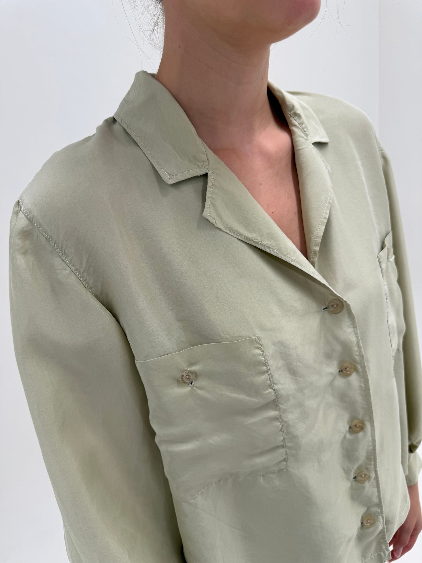 Cămașa petite din mătase naturală light Sage green in croi amplu