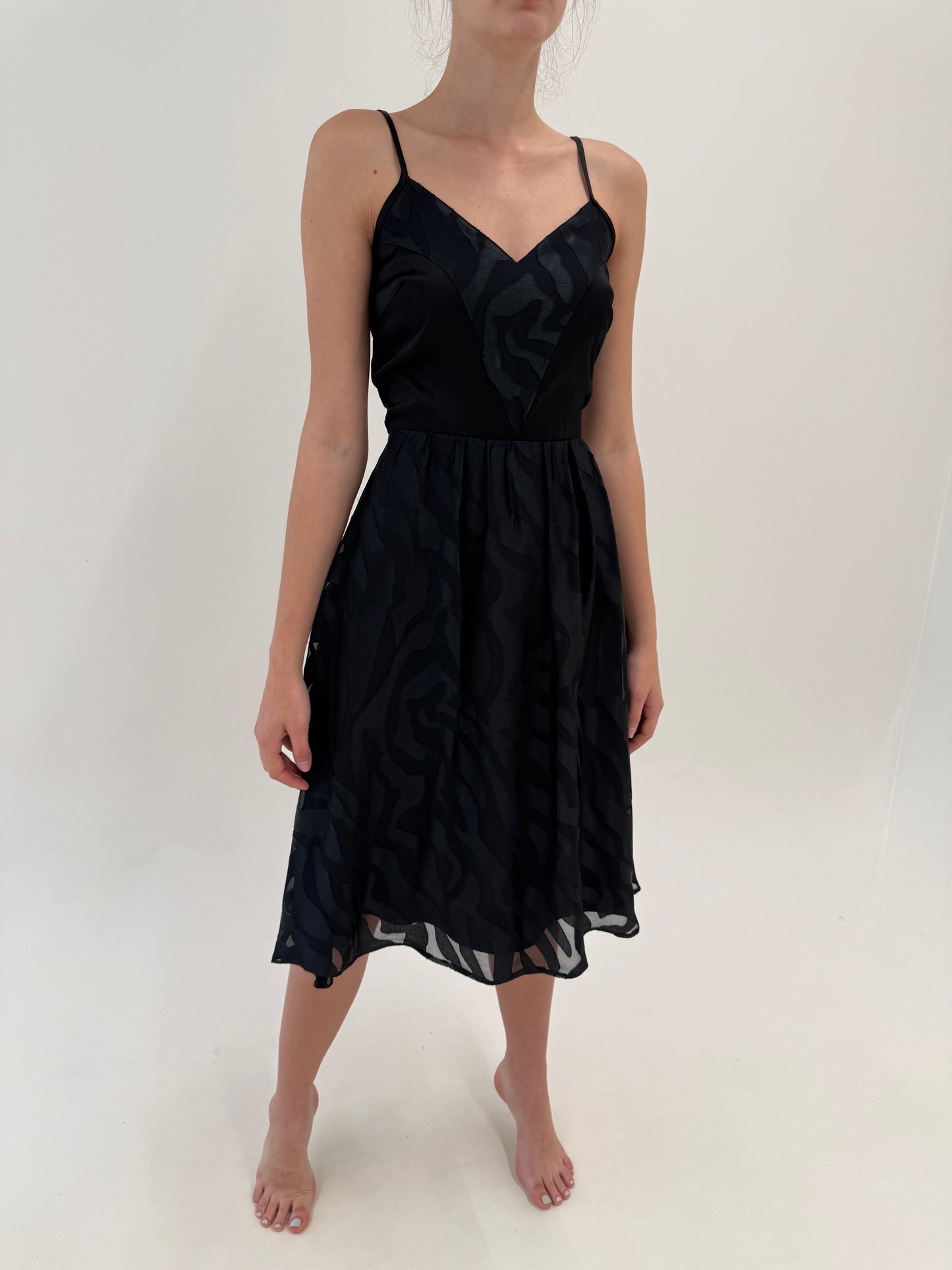 LBD vintage in croi de ani 50 de cocktail din material spectaculos
