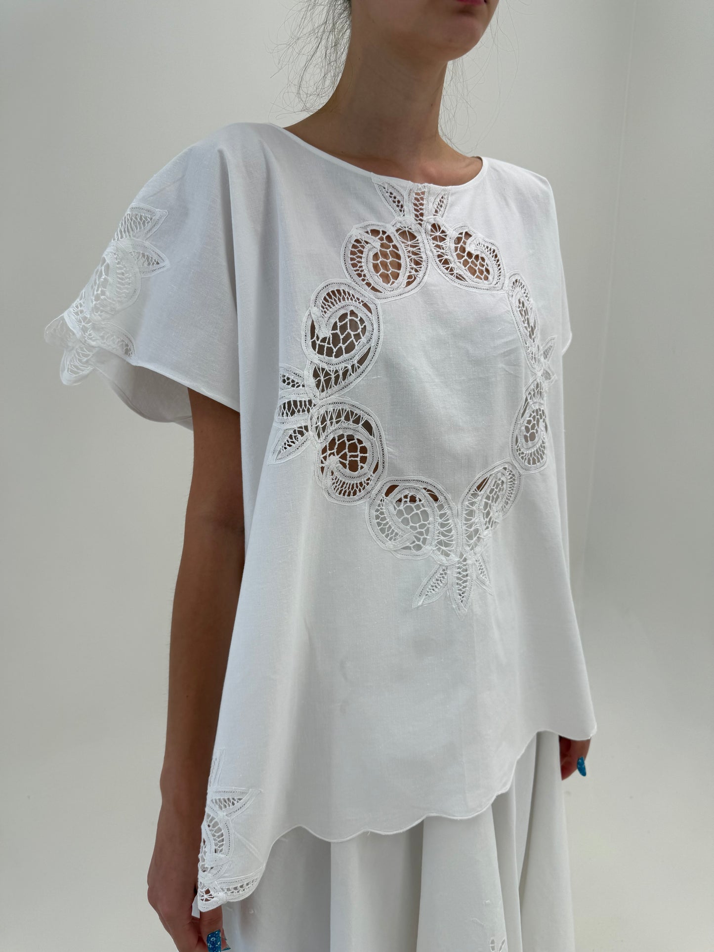 Tunica bijterie cu broderie și macrame lucrat manual în croi amplu
