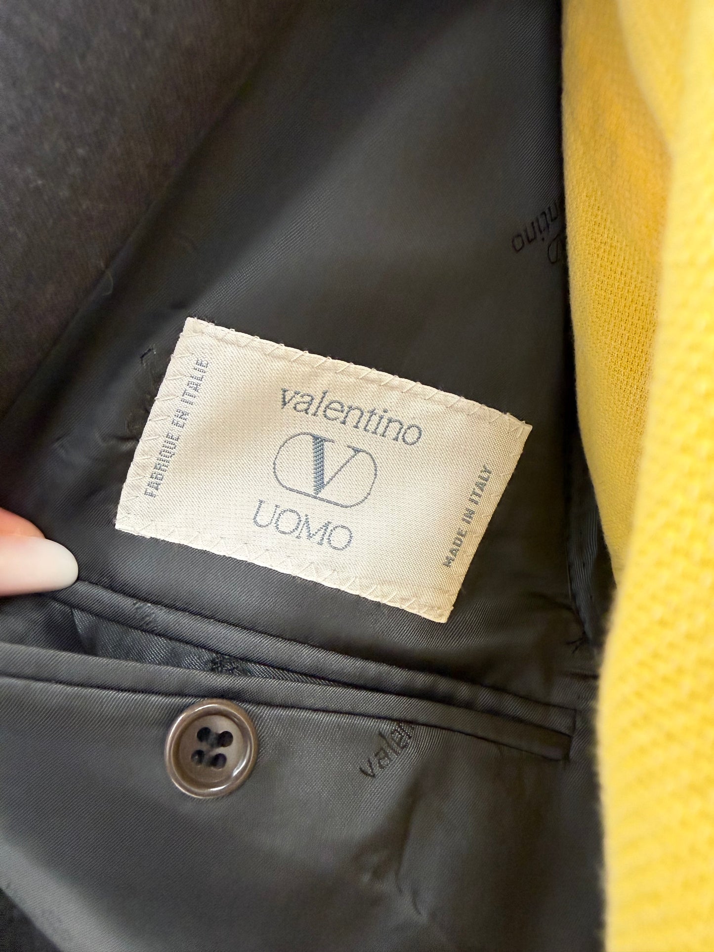 Costum Valentino în croi actual din lana extrafina