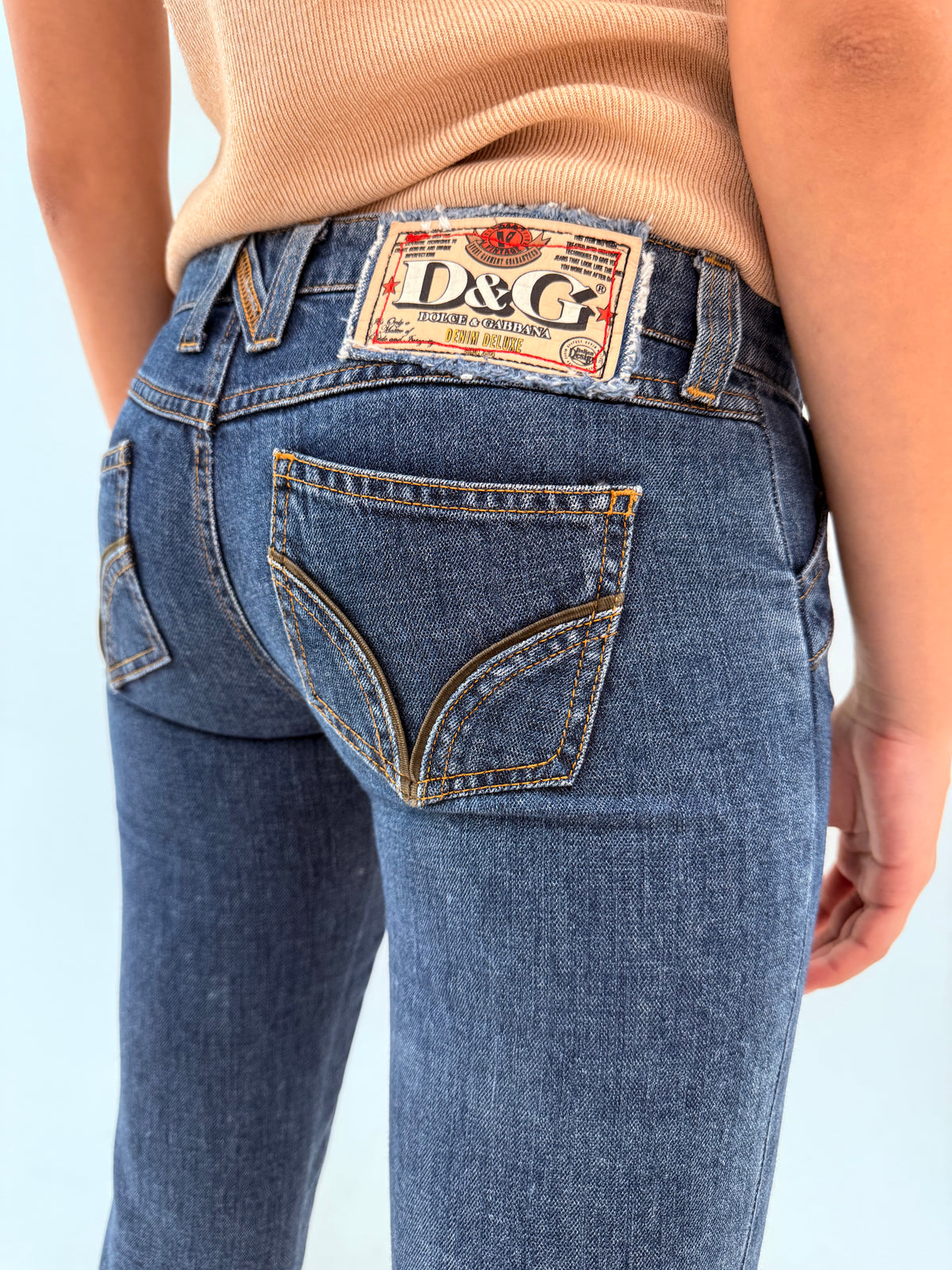 Jeans Dolce&Gabbana ‘Glamour’ straight leg in croi super revenit în trend
