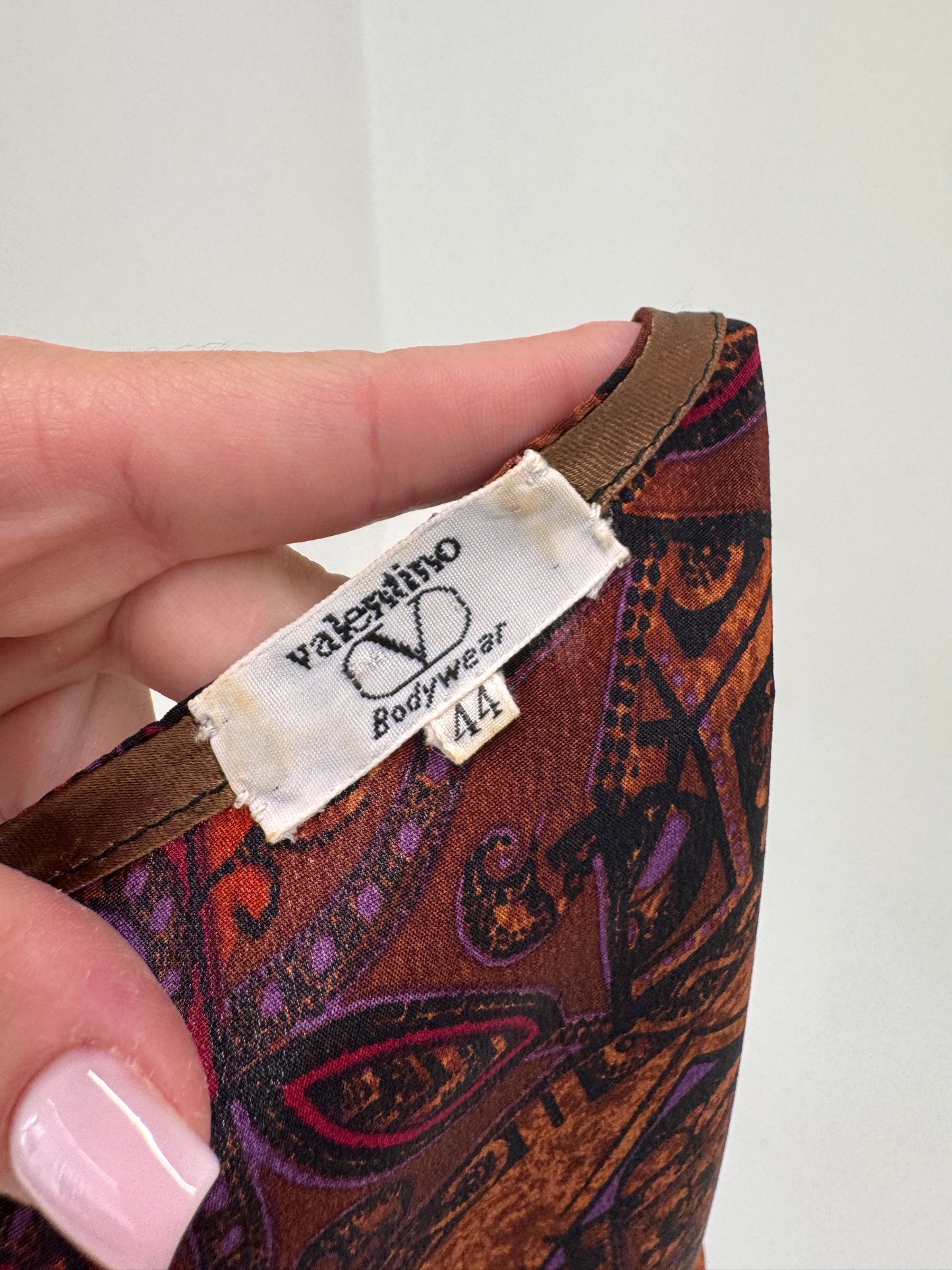 Top Valentino din mătase naturală cu print paisley în croi lejer