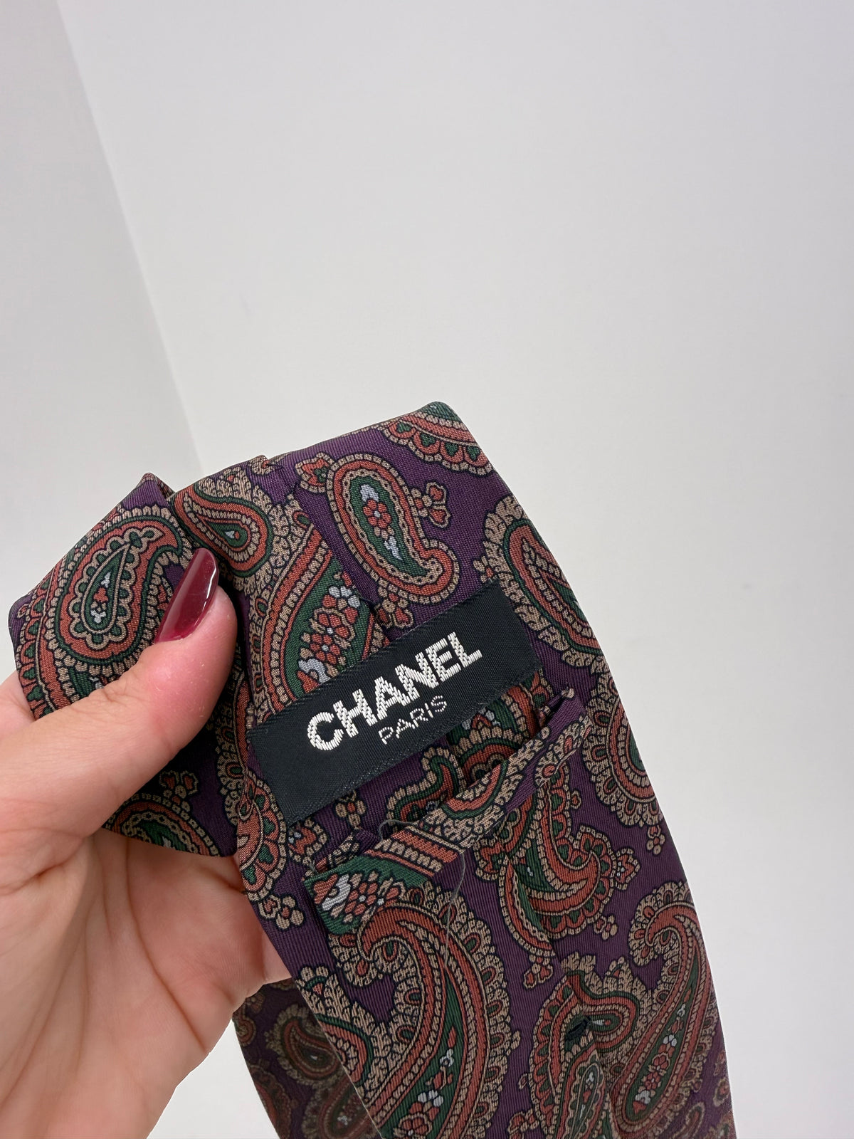 Cravata Chanel din mătase naturală old vintage anii 80 cu print paisley