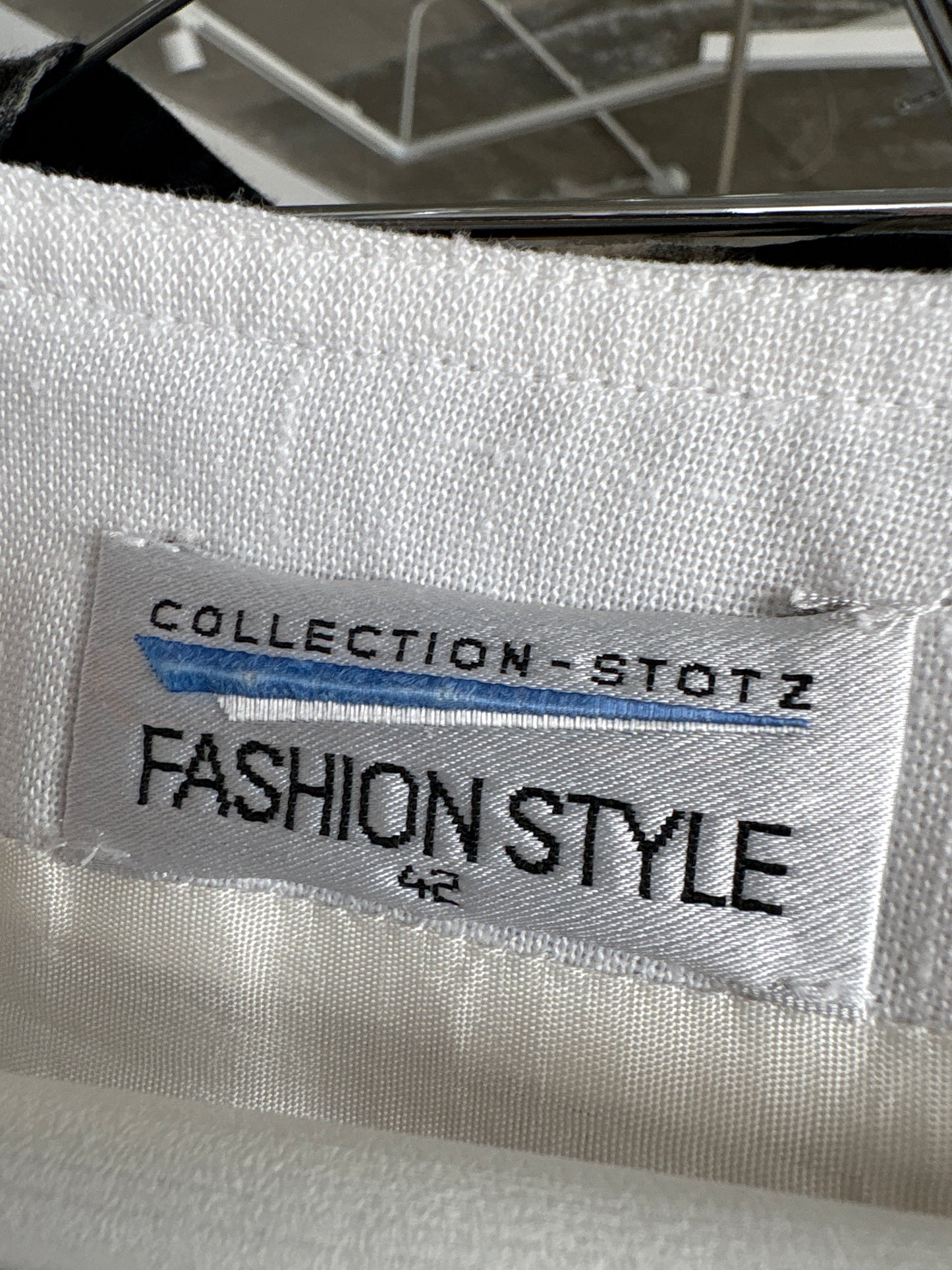 Rochie vintage tip sacou din pânză ușor structură și mâneci ușor bufante
