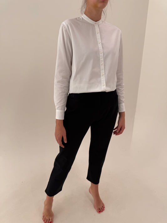 Pantaloni petite negri cu talie ultra înaltă și solduri mai generoase