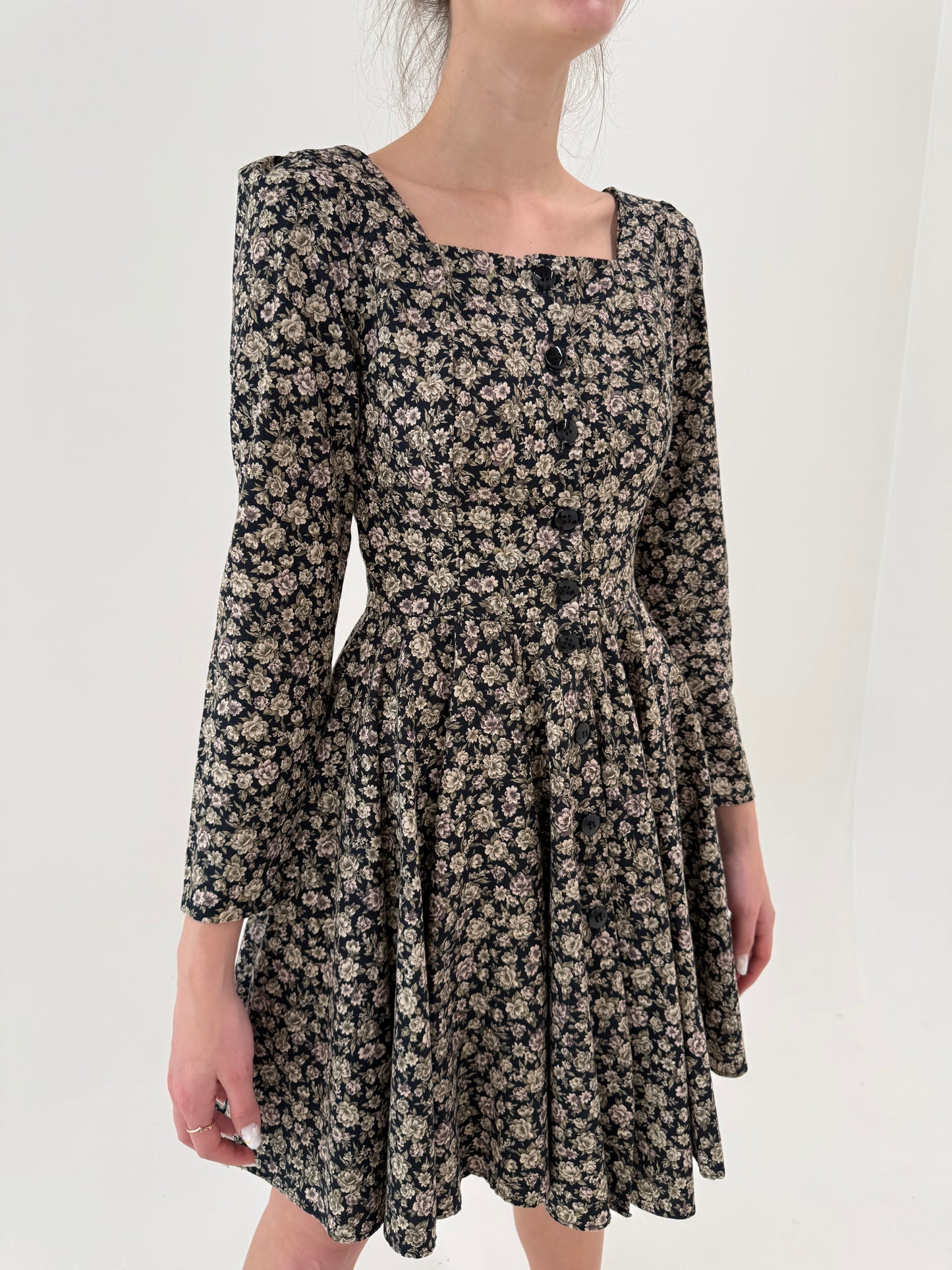 Rochie cambrata în stil Isabel Marant cu talie ultra înaltă marcată