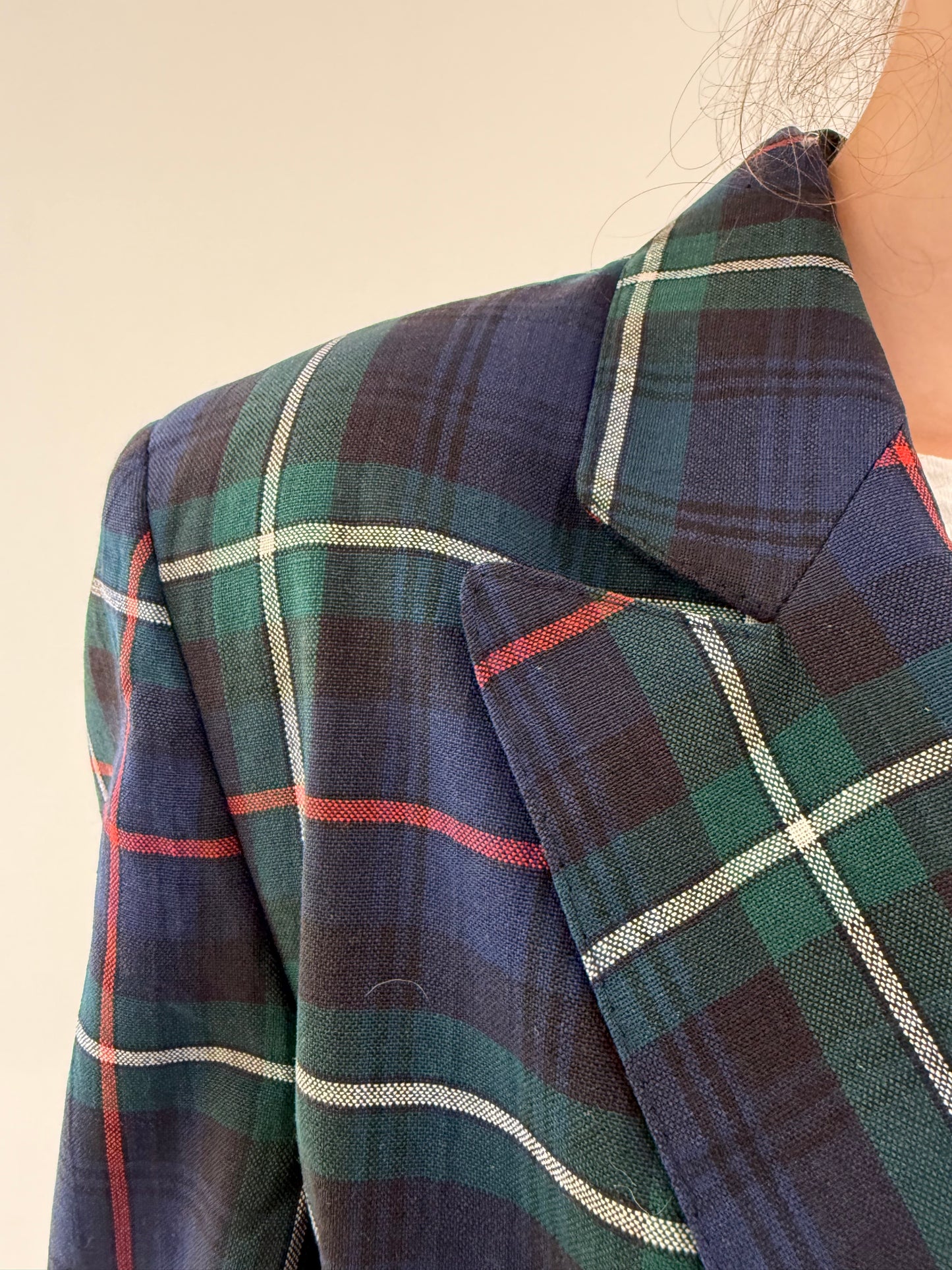 Sacou în carouri cu închidere dublă din stofita lightweight și culori clasice