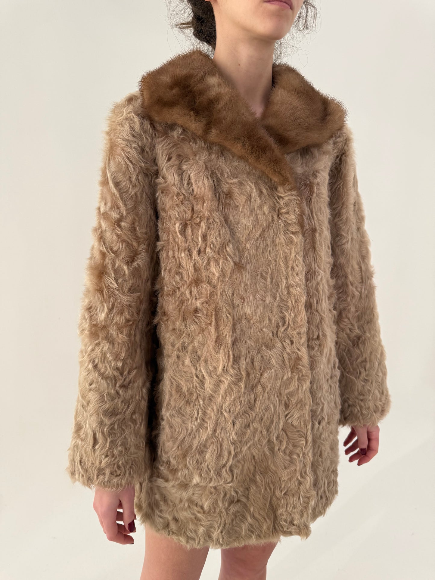 Blană vintage luxury mouton frisé light camel cu guler din blană de nurcă