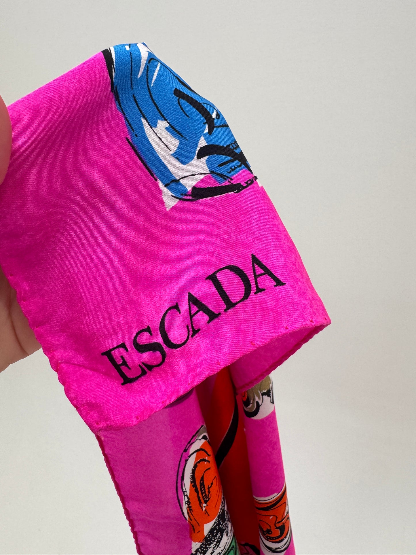 Eșarfă luxury Escada în culori tari și dimensiuni generoase din mătase naturală