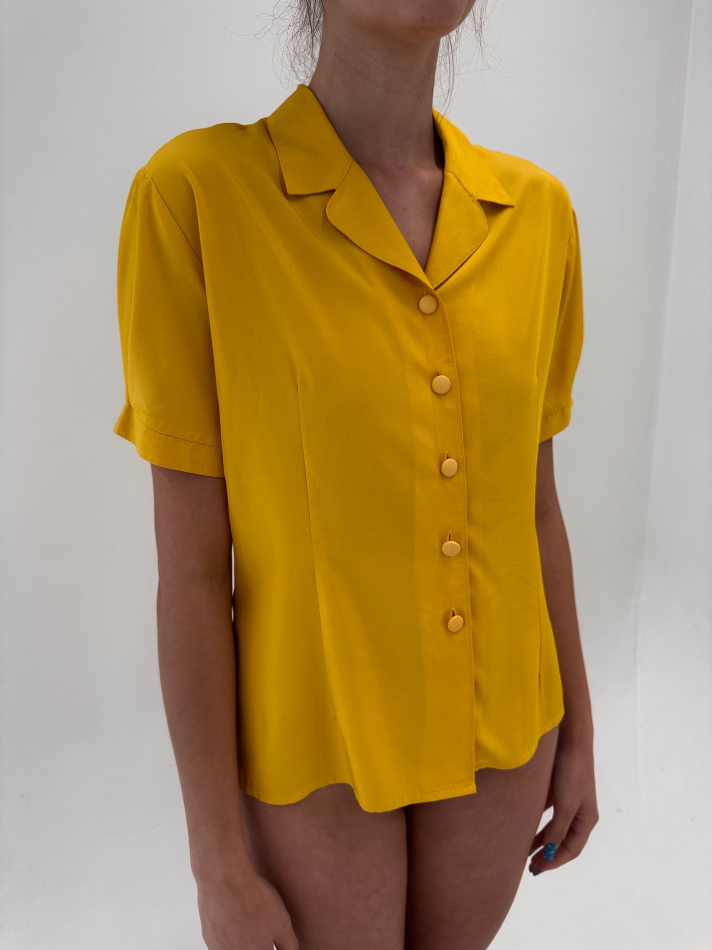 Camaaa lemon yellow în croi ușor cambrat cu efect ușor de peplum