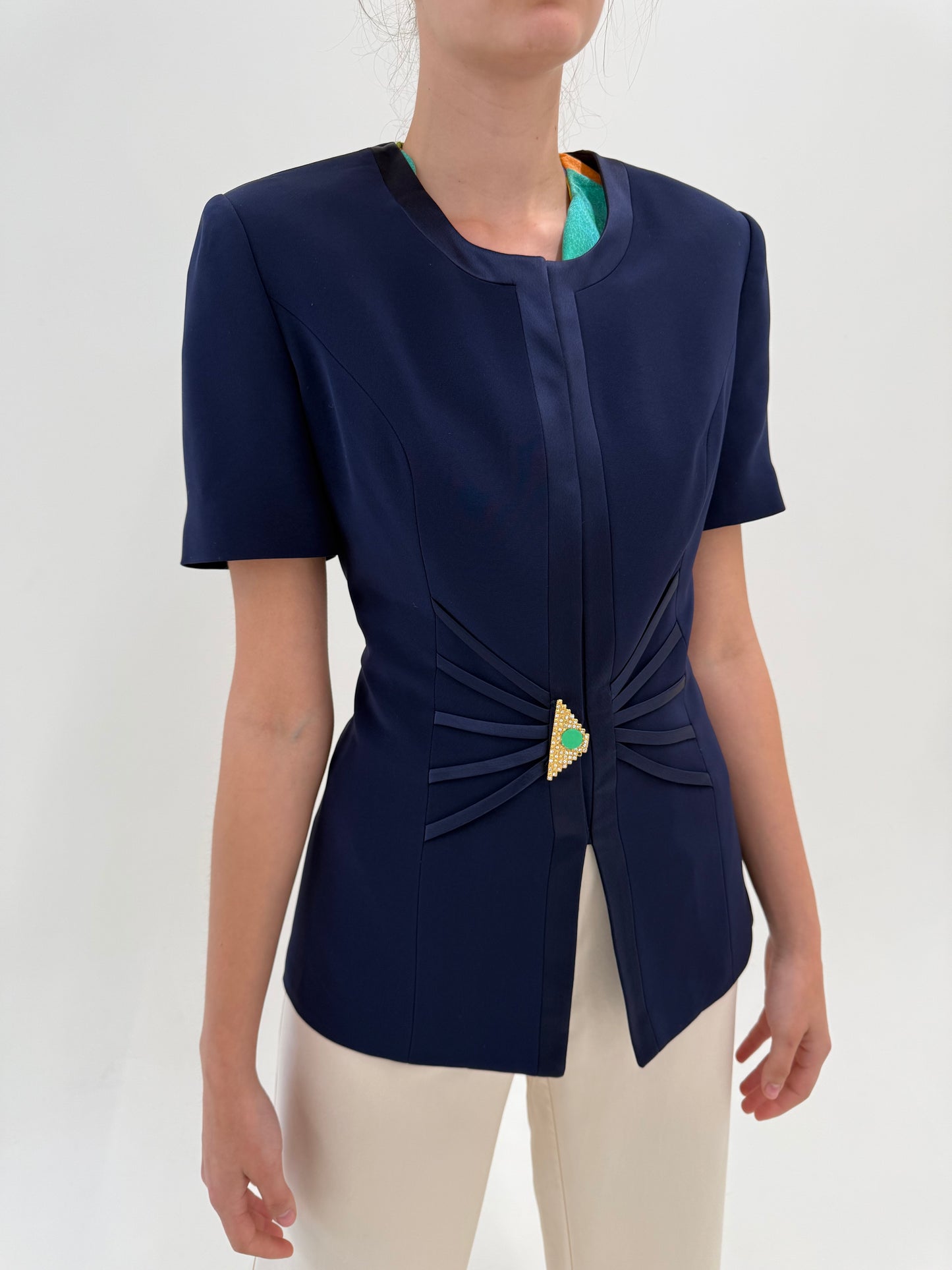 Sacou couture de brand luxury italian de occasionwear cambrat cu închidere bijterie