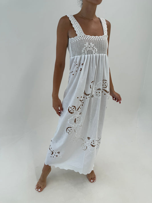 Rochie maxi cu broderie manuală și macrame lucrat manual din pânză de bumbac