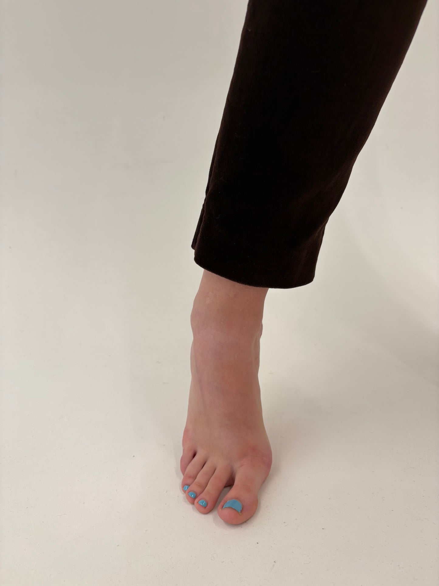 Pantaloni confort chocolate brown  din catifea modelatoare cu talie înaltă