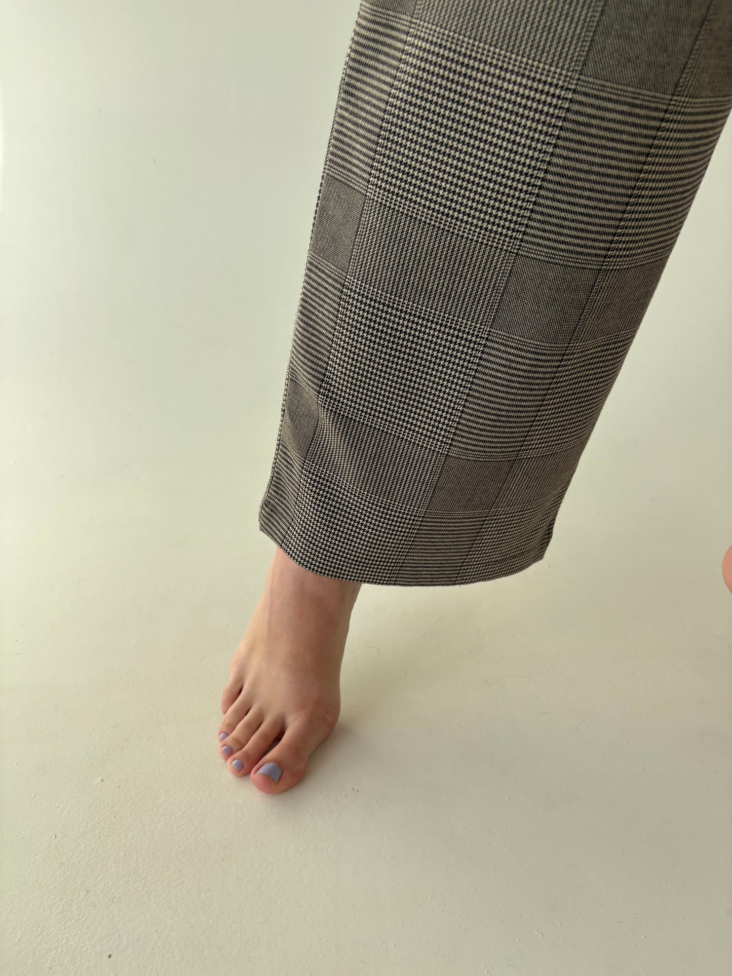 Pantaloni palazzo din stofita în carouri fine și culori neutre cu talie ultra înaltă