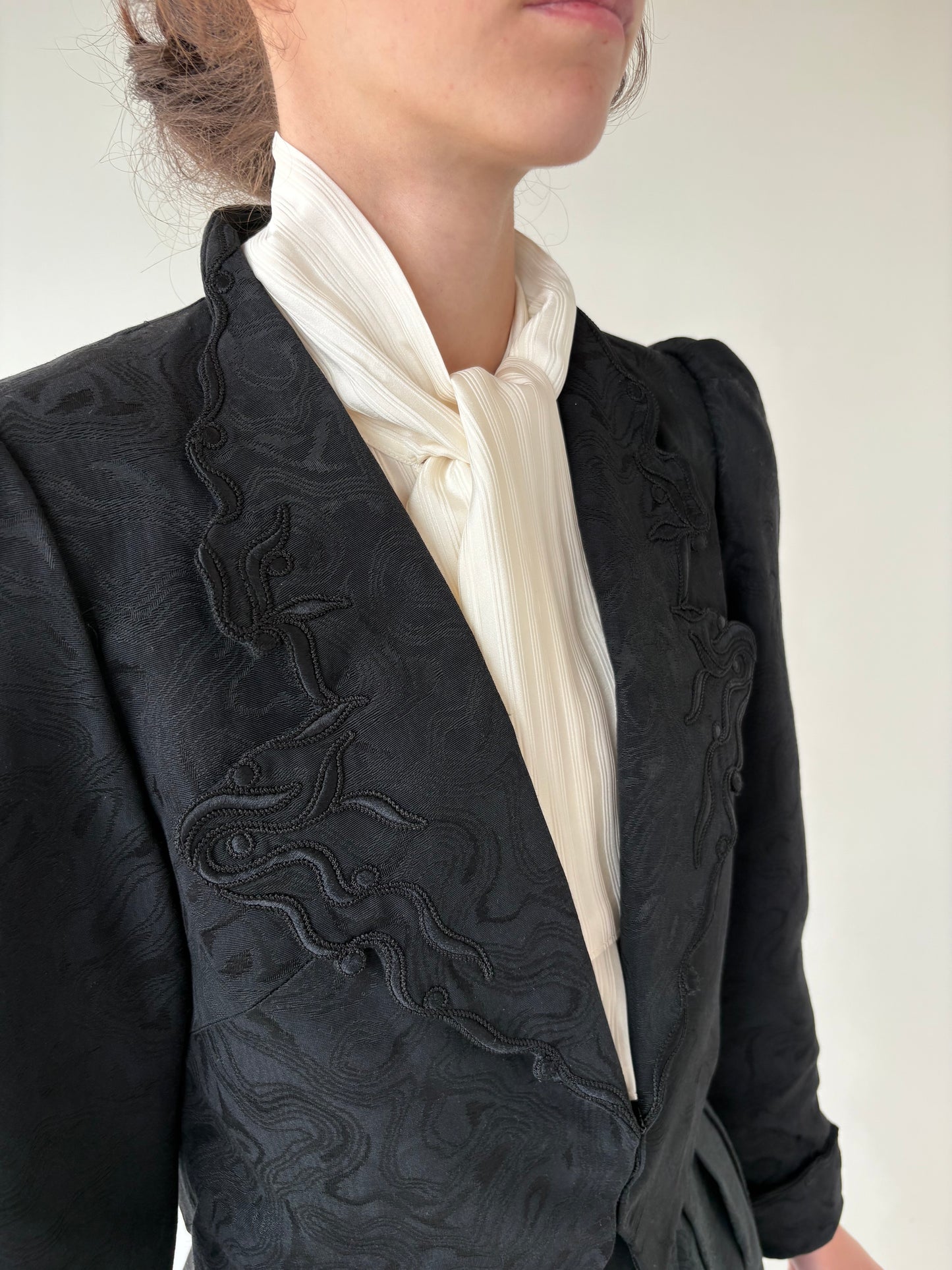 Sacou vintage din brocart plin de bumbac cu revere bijuterie brodate