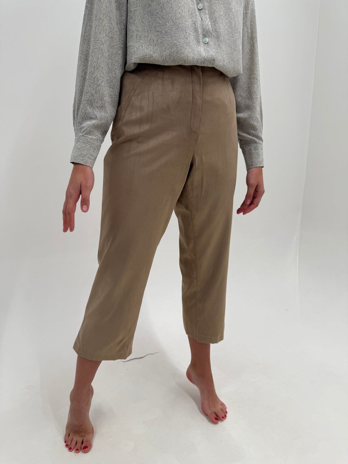 Pantaloni camel petite din material premium cu aspect de piele întoarsă