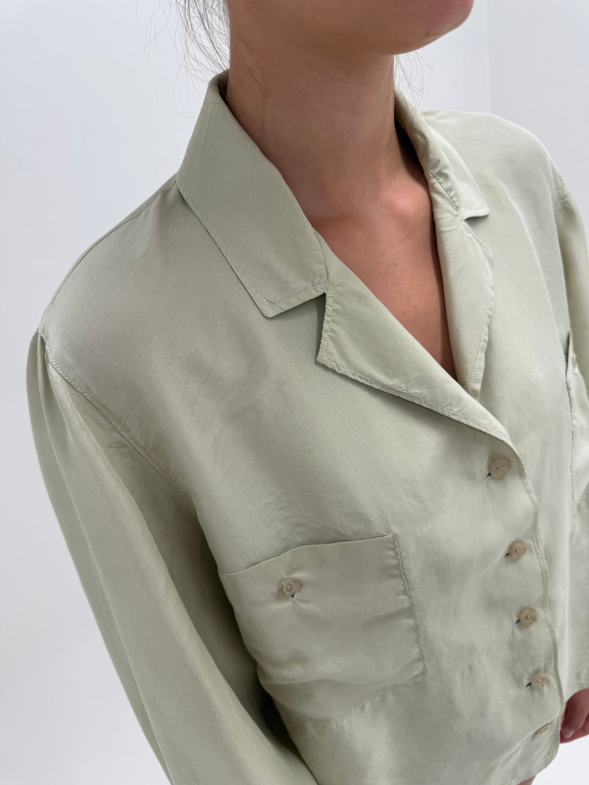 Cămașa vintage din mătase naturală în croi lejer dusty light green petite