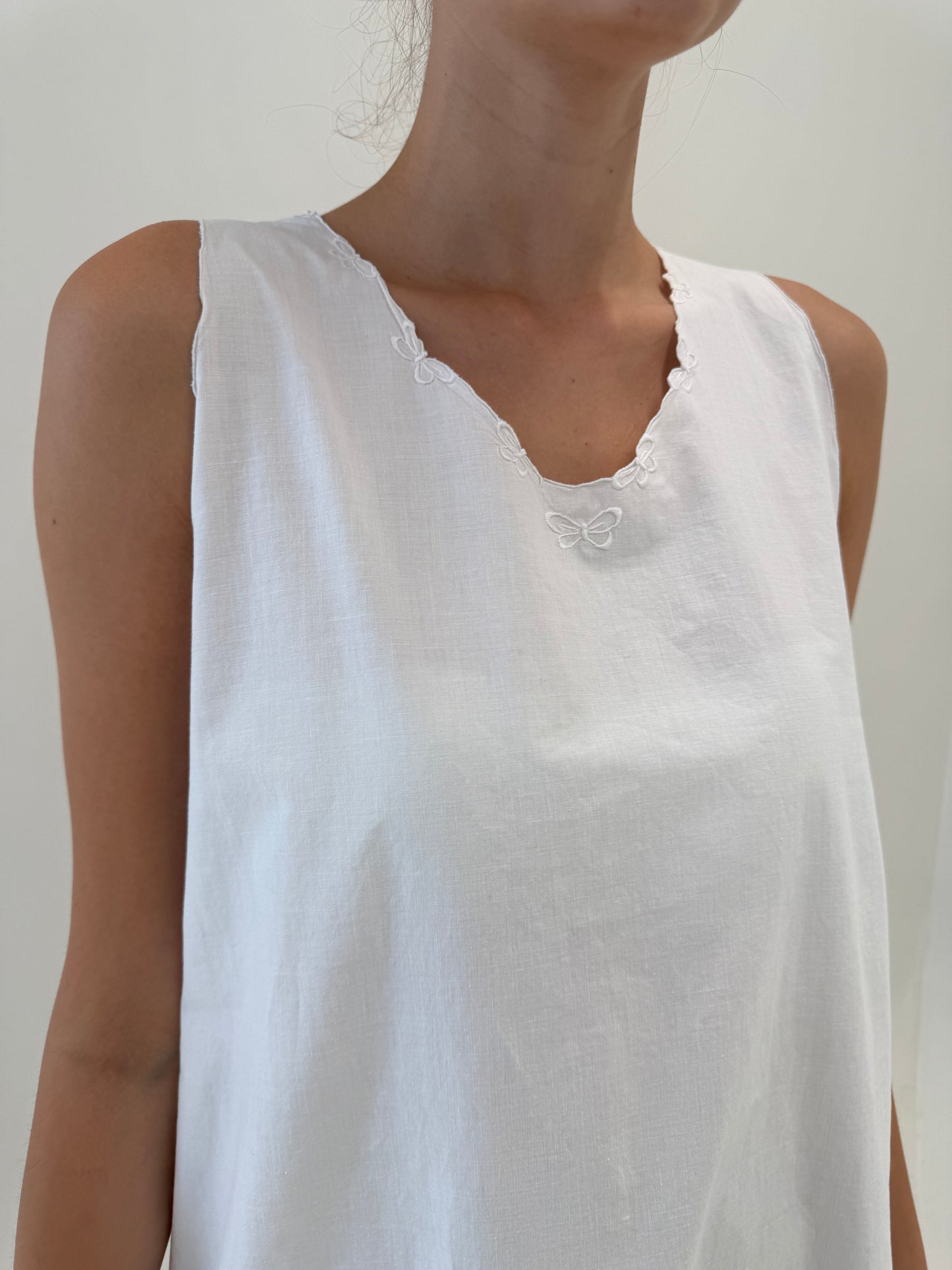 Rochie maxi cu broderie manuală delicată din pânză de in și bumbac